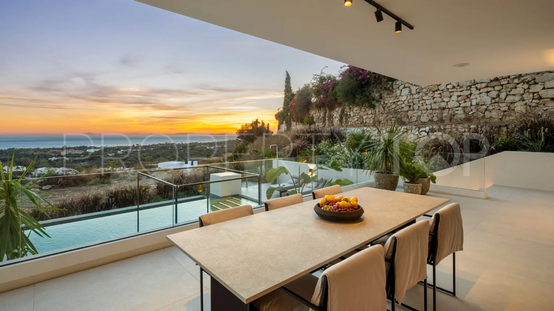 Villa for sale in Marbella East with 5 bedrooms