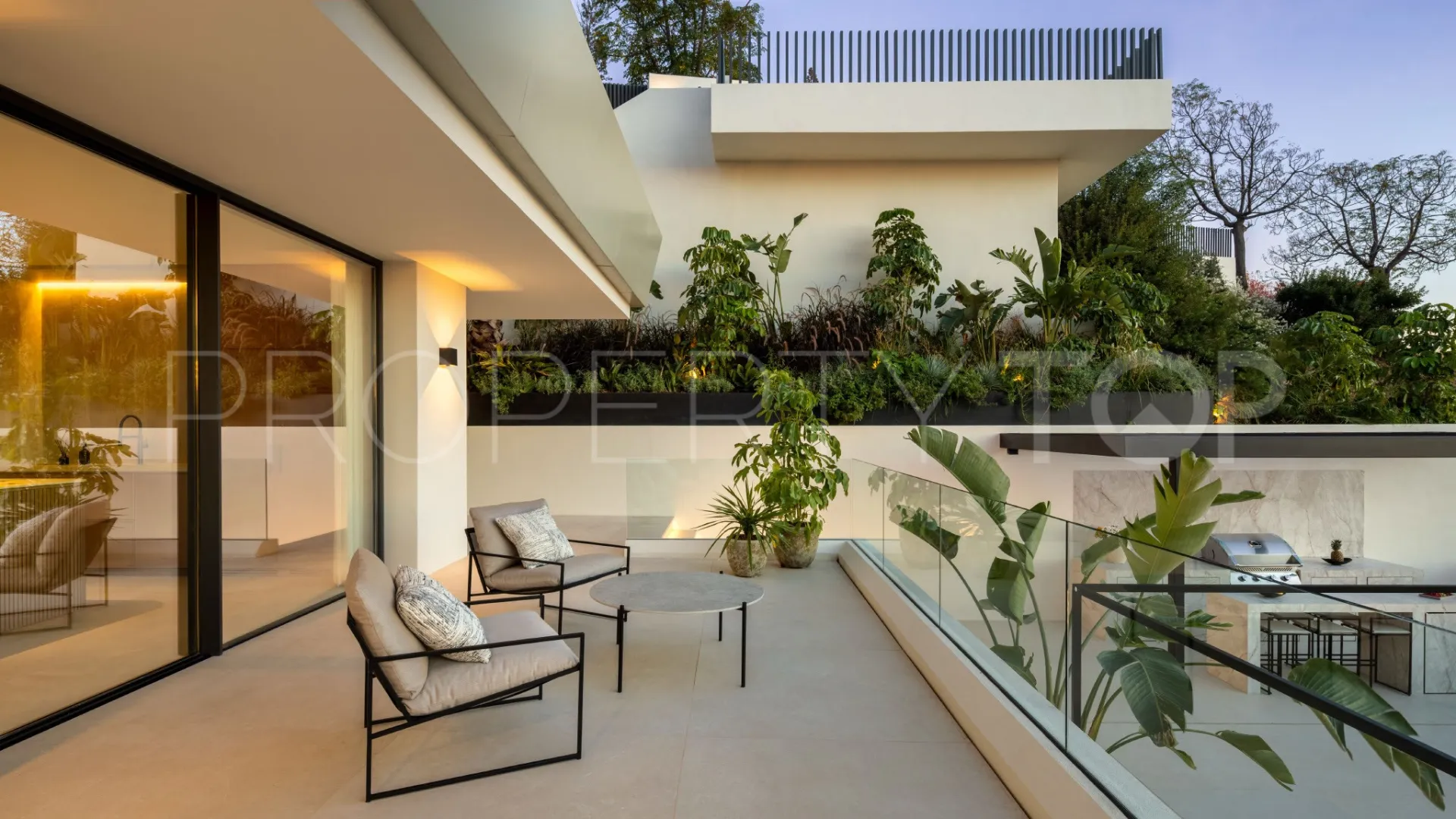 Villa for sale in Marbella East with 5 bedrooms