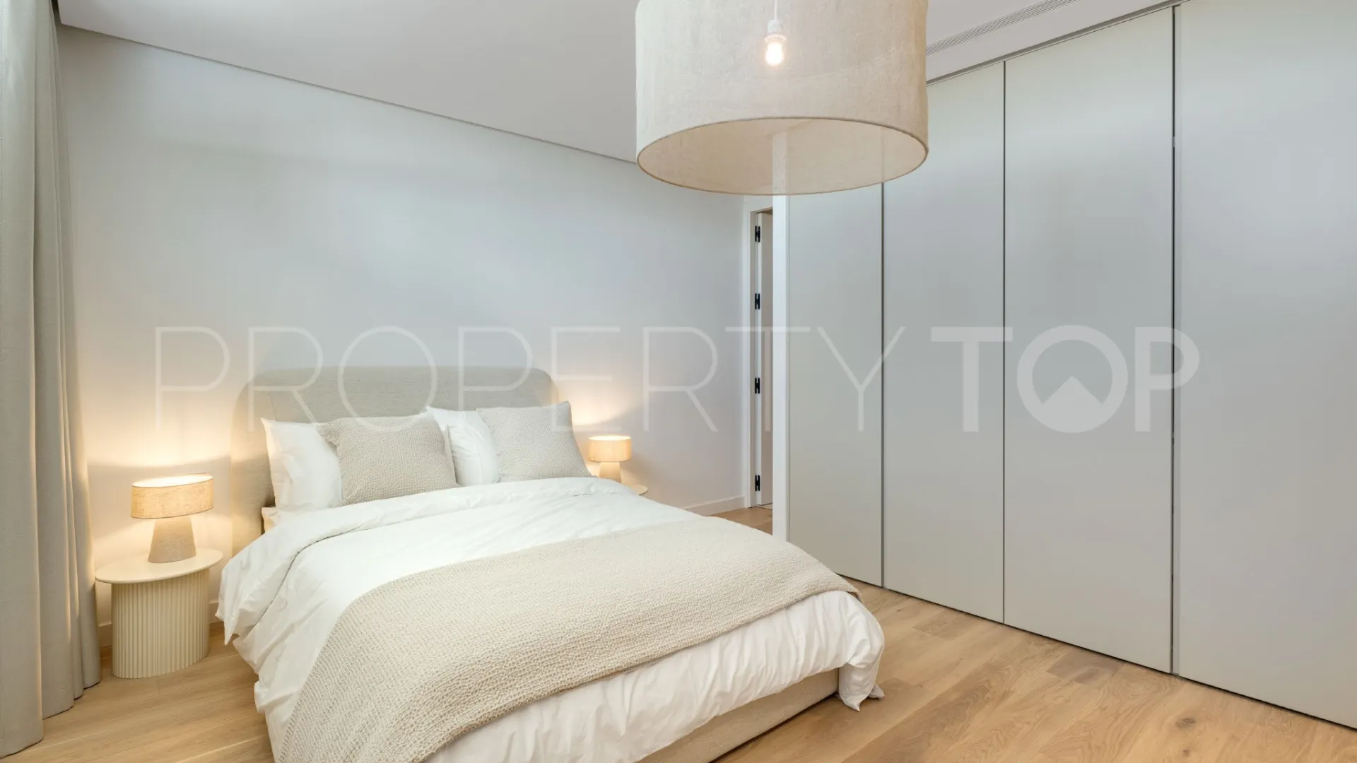 Villa for sale in Marbella East with 5 bedrooms