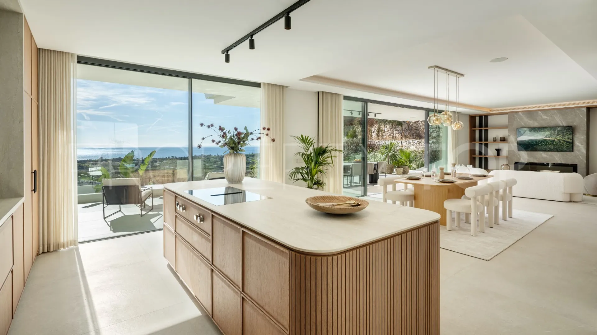 Villa for sale in Marbella East with 5 bedrooms