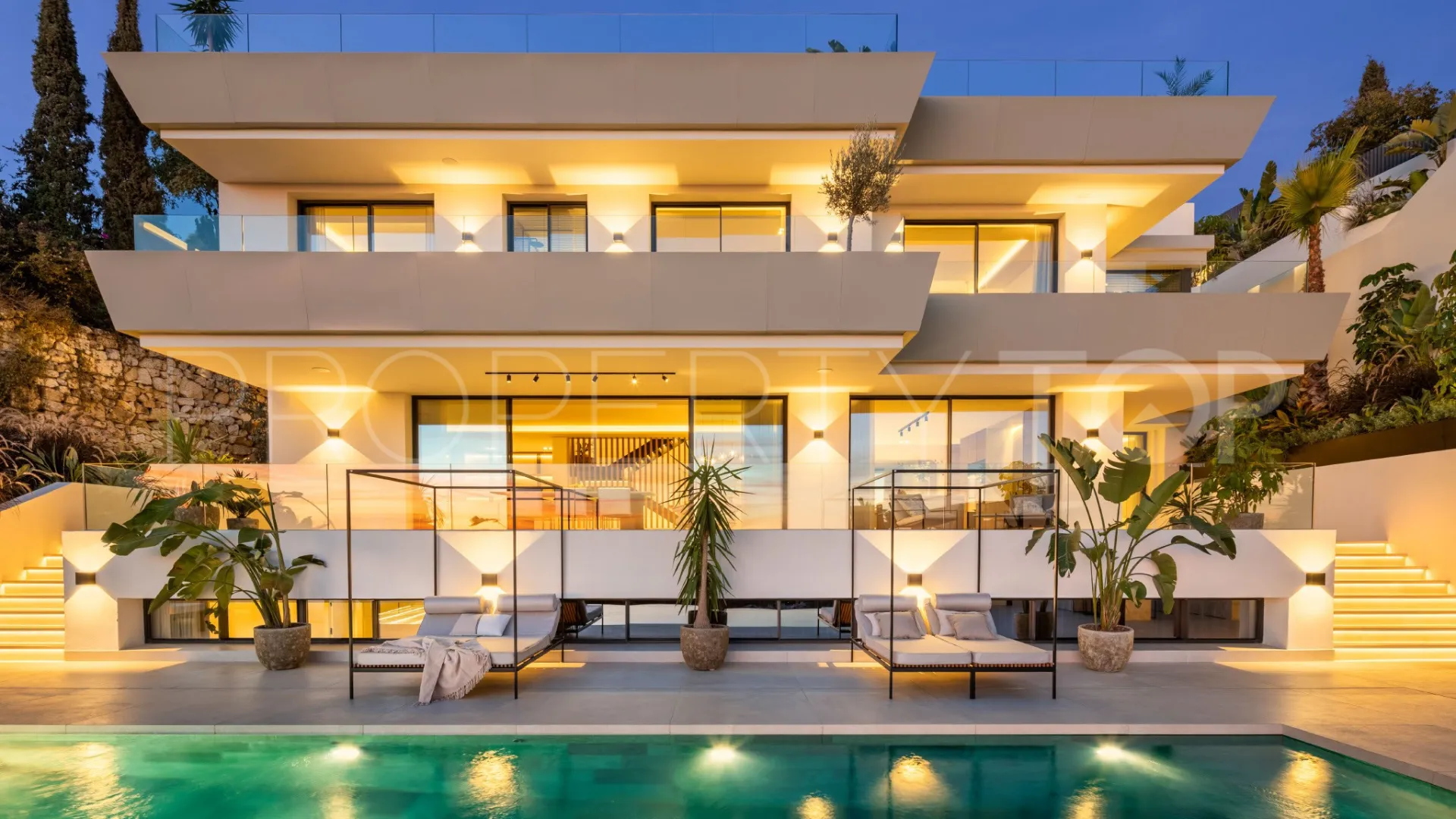 Villa for sale in Marbella East with 5 bedrooms