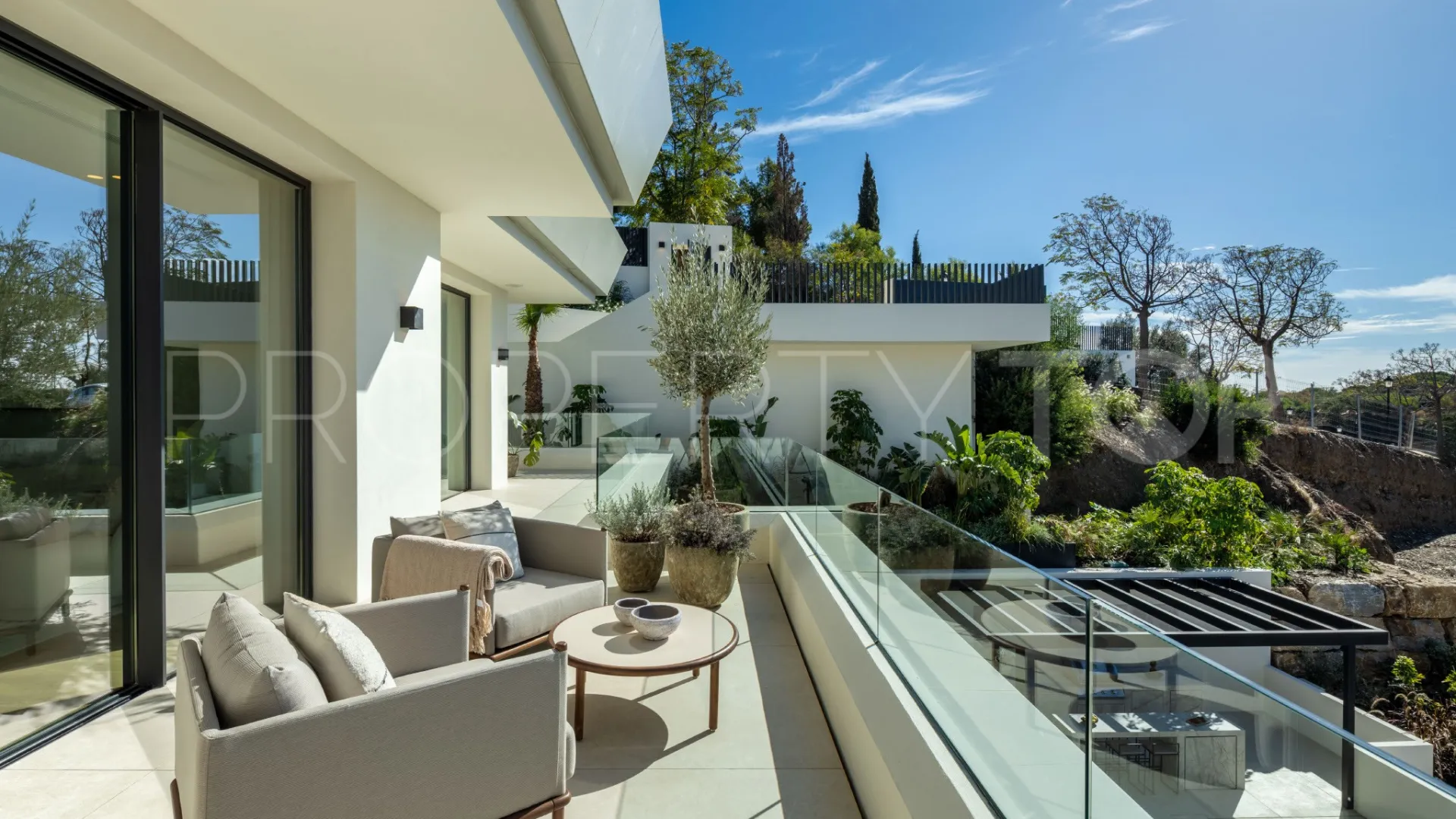 Villa for sale in Marbella East with 5 bedrooms