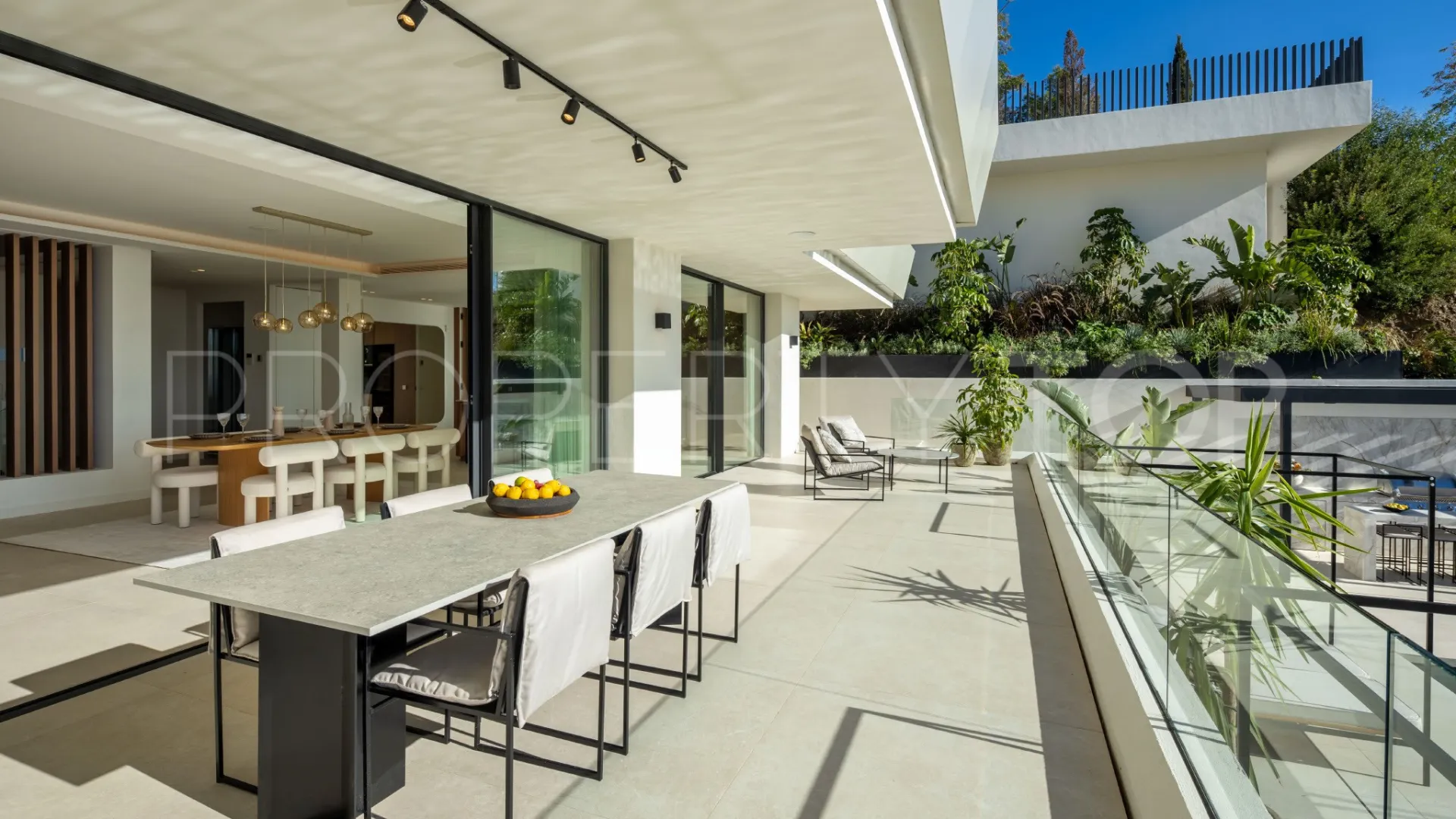 Villa for sale in Marbella East with 5 bedrooms