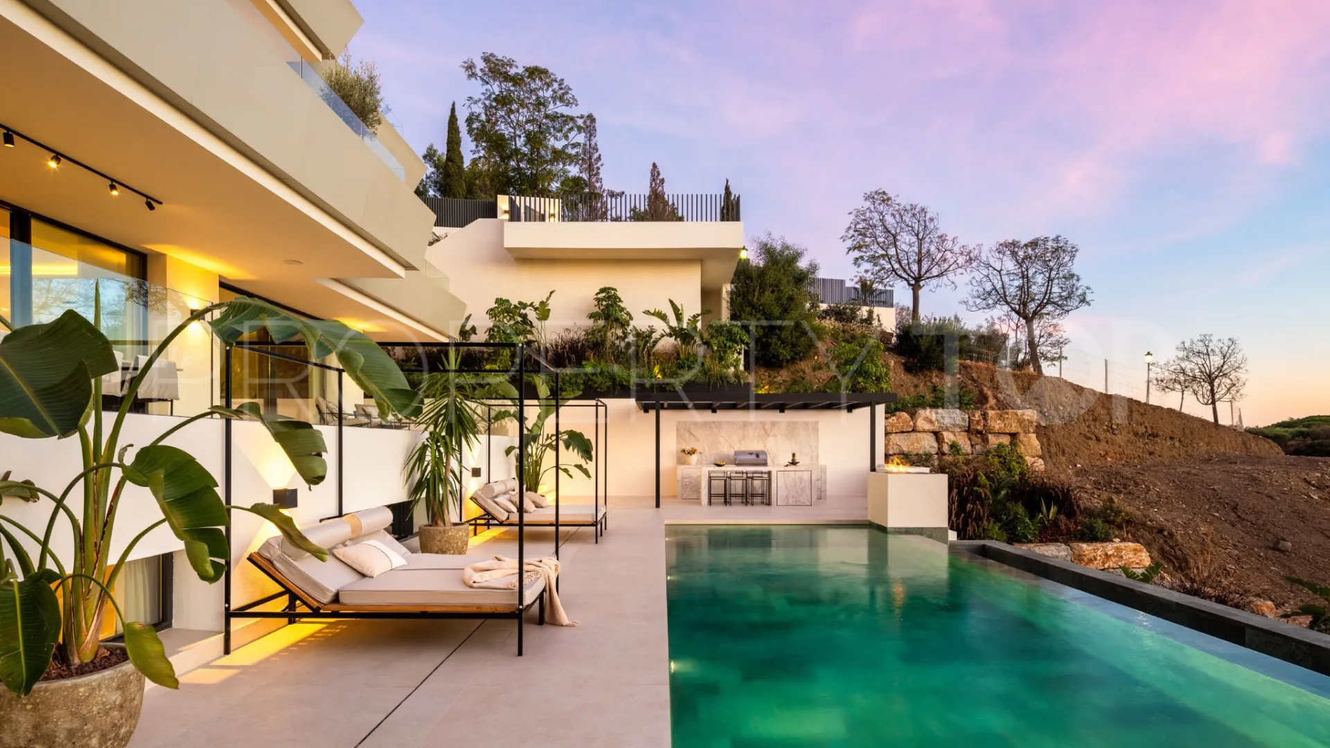 Villa for sale in Marbella East with 5 bedrooms