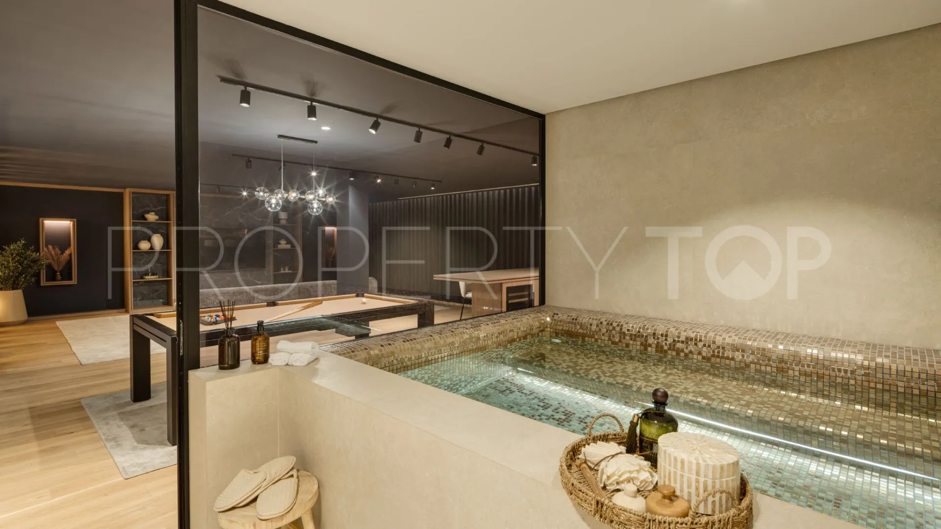 Villa for sale in Marbella East with 5 bedrooms