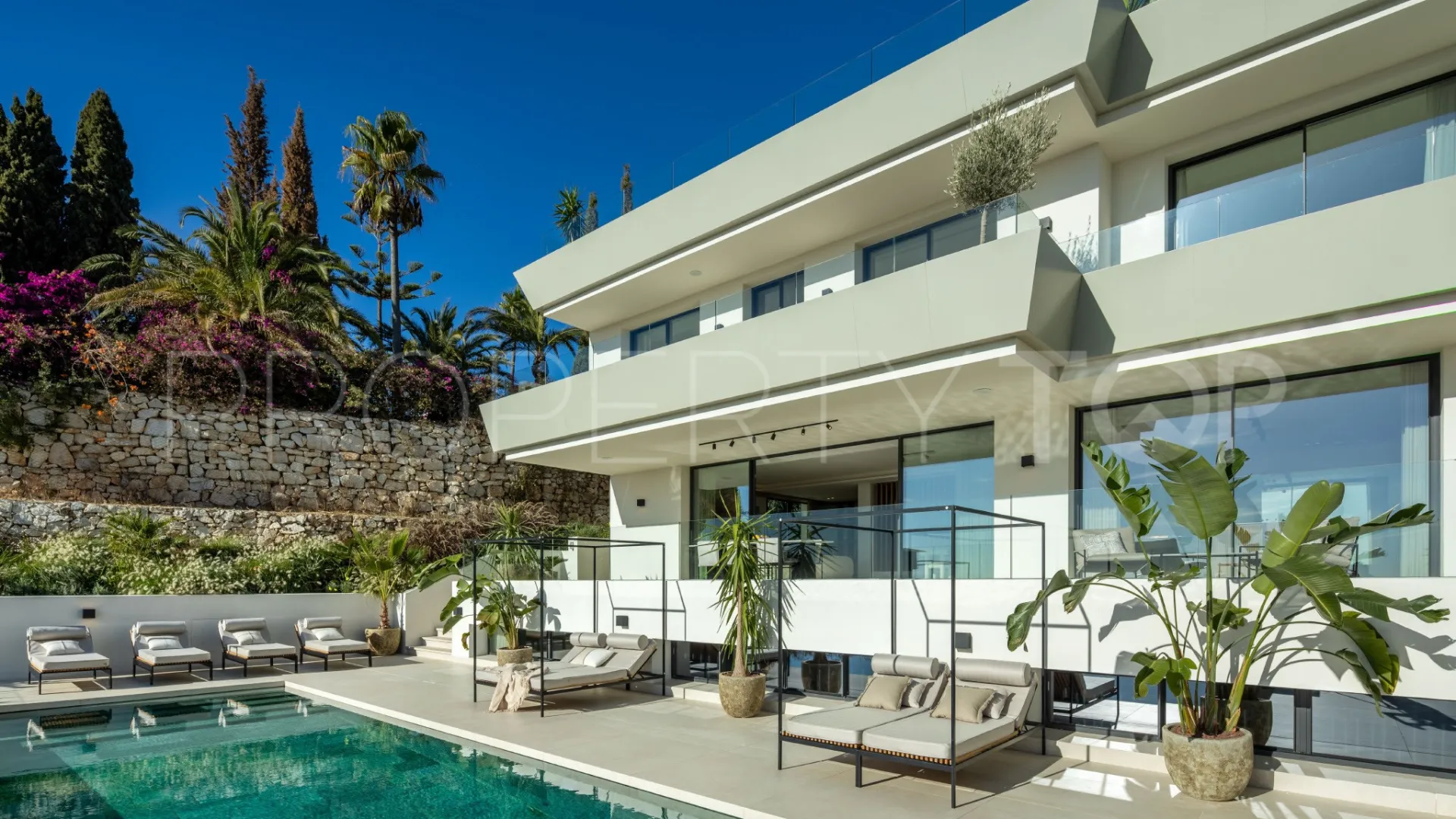 Villa for sale in Marbella East with 5 bedrooms
