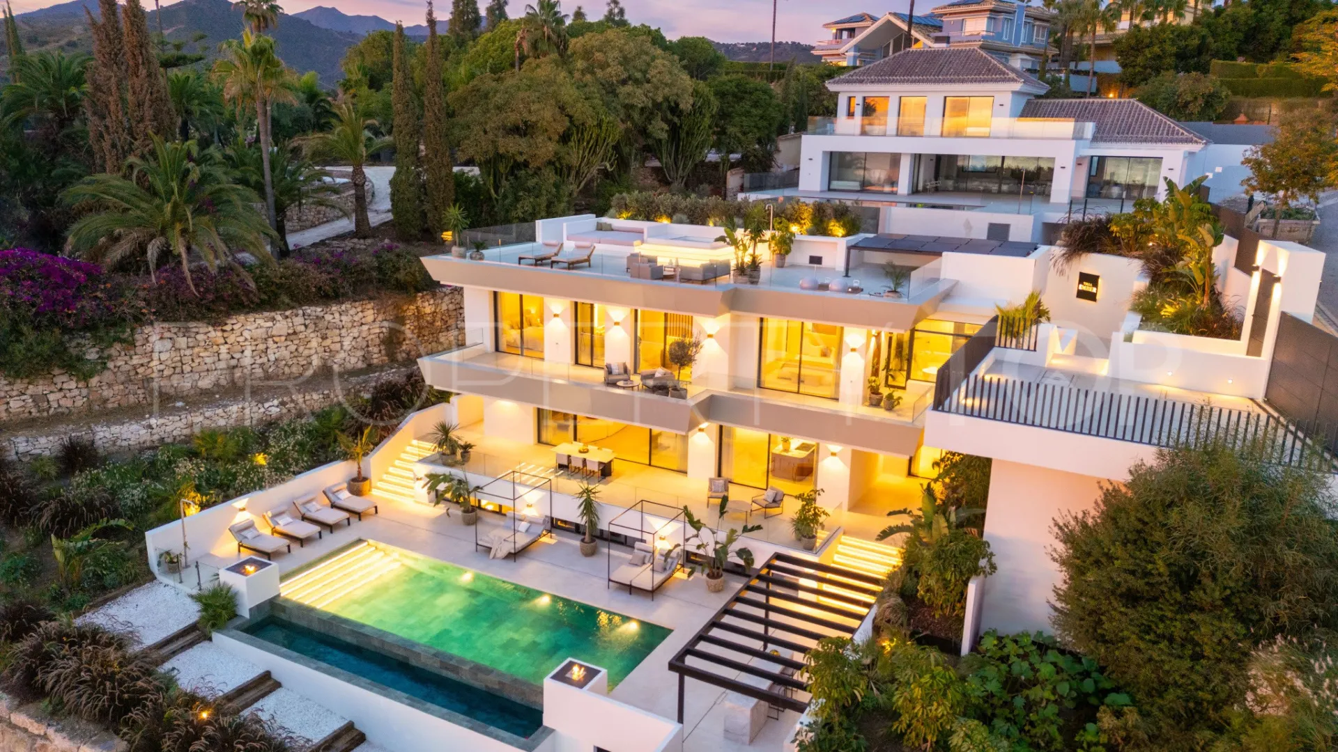 Villa for sale in Marbella East with 5 bedrooms