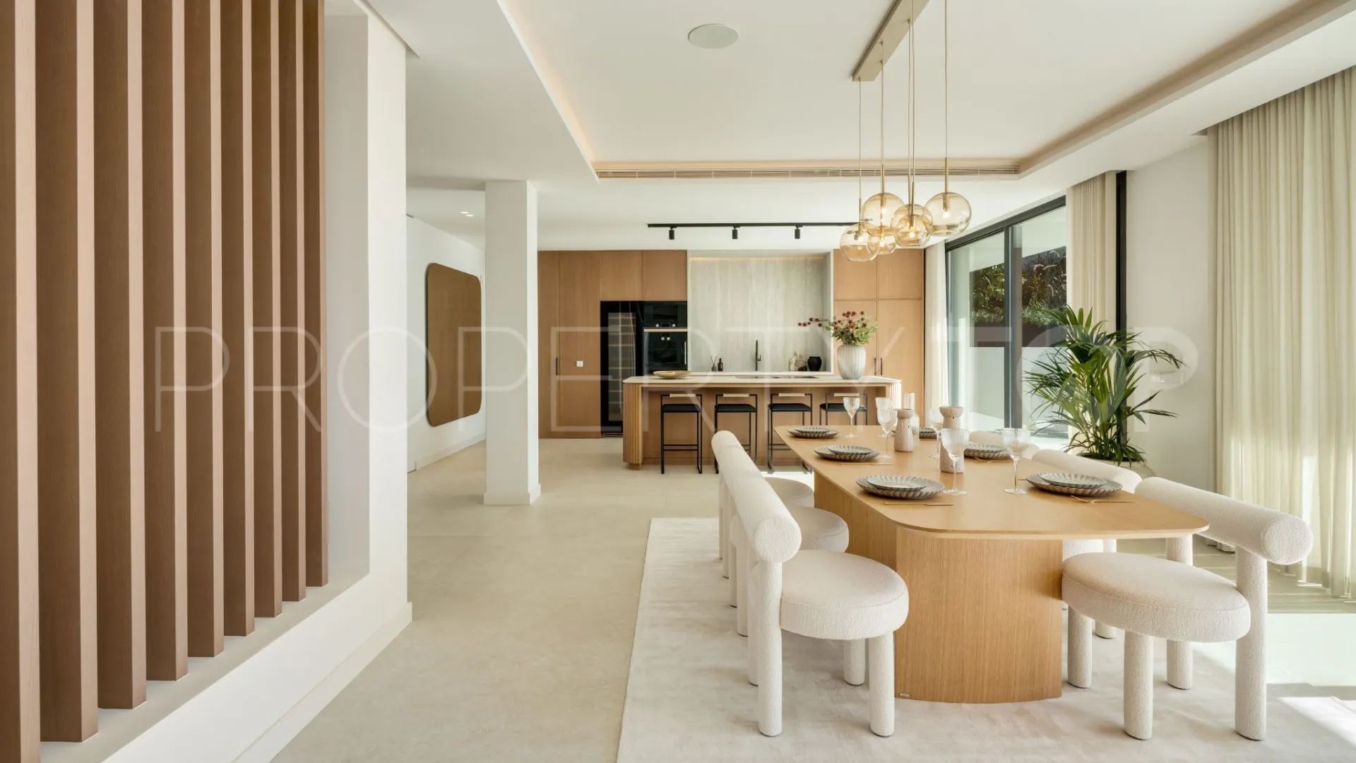 Villa for sale in Marbella East with 5 bedrooms