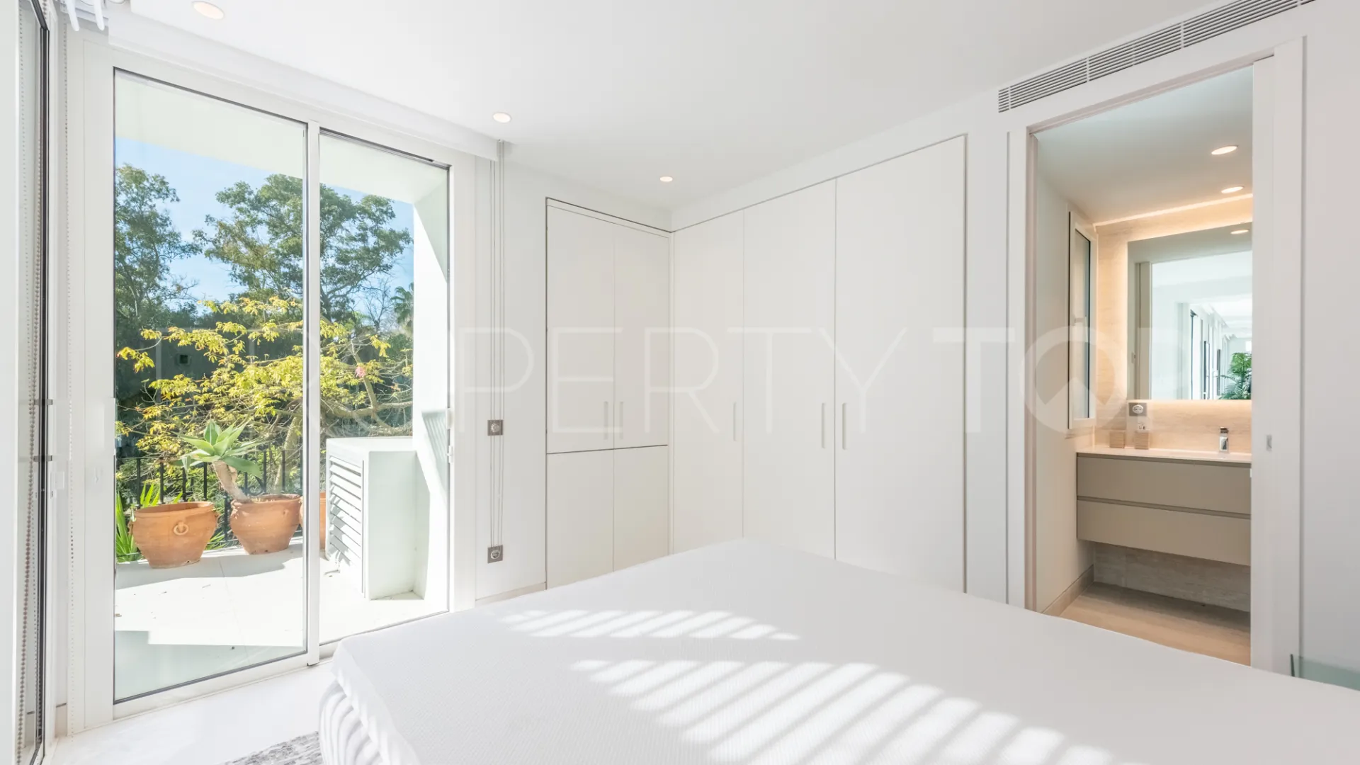Se vende apartamento en Marina Puente Romano