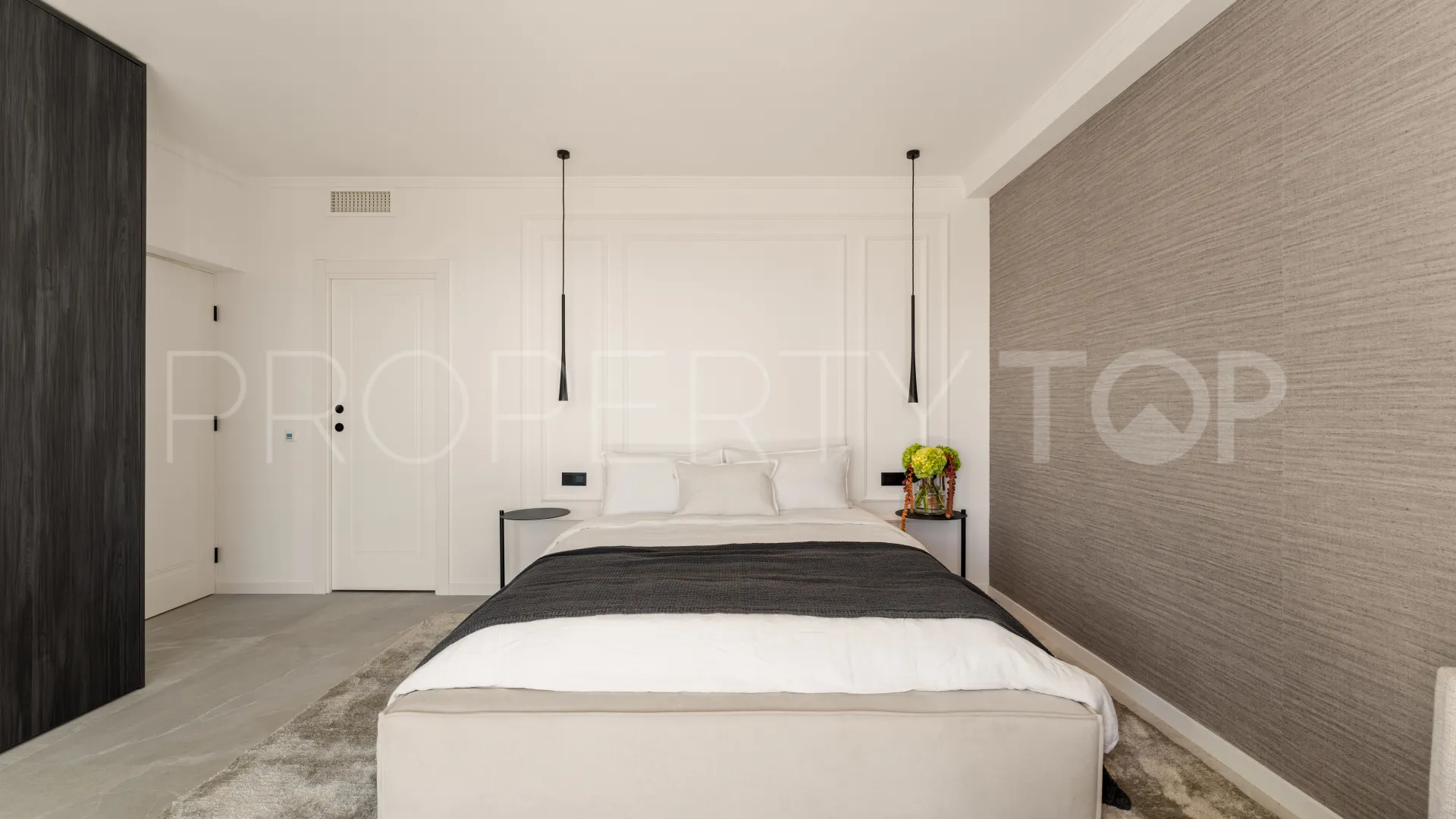 Atico duplex en venta en Las Colinas de Marbella con 3 dormitorios
