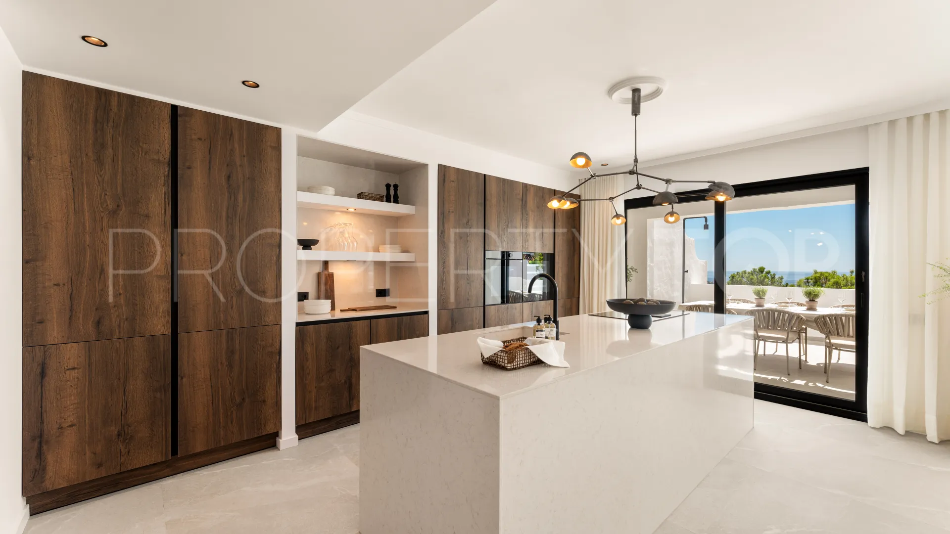 Atico duplex en venta en Las Colinas de Marbella con 3 dormitorios