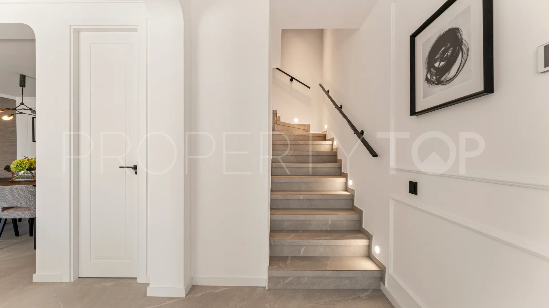 Atico duplex en venta en Las Colinas de Marbella con 3 dormitorios