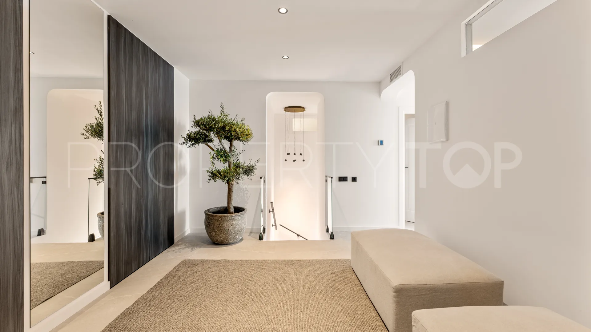 Atico duplex en venta en Las Colinas de Marbella con 3 dormitorios