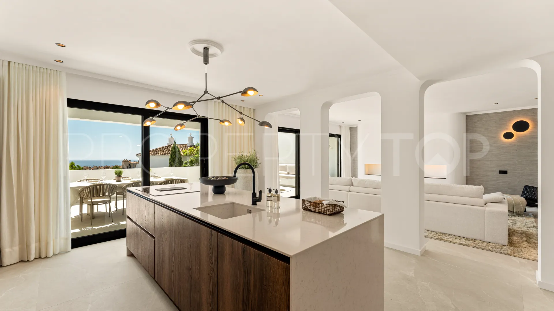 Atico duplex en venta en Las Colinas de Marbella con 3 dormitorios