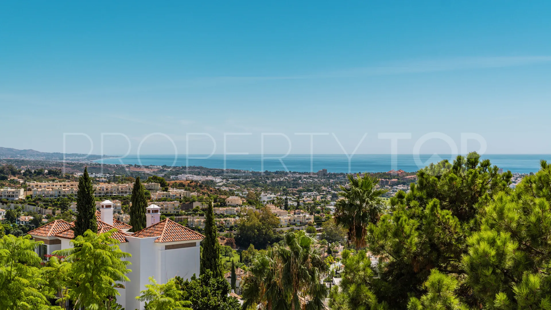 Atico duplex en venta en Las Colinas de Marbella con 3 dormitorios