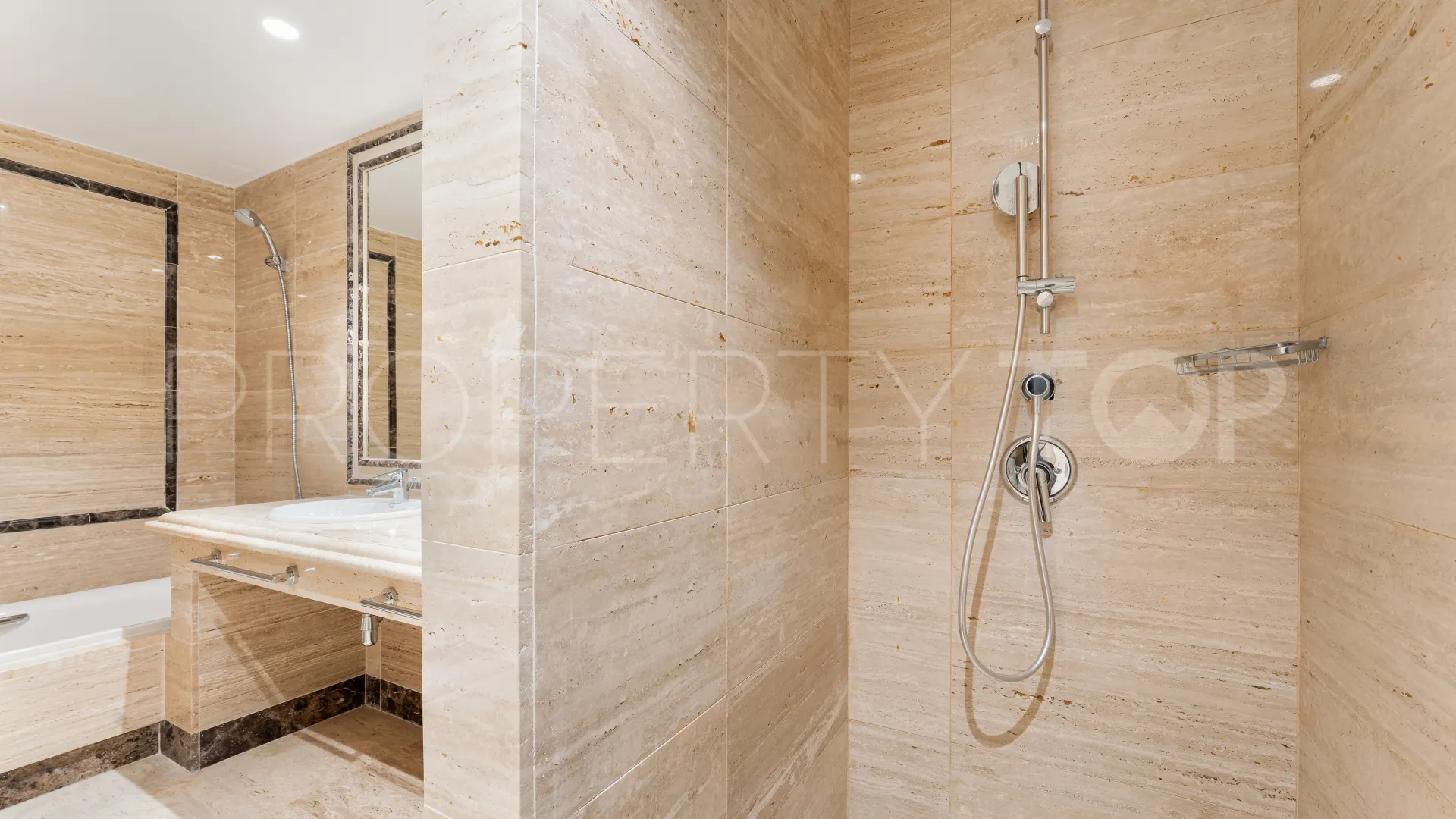Ground floor apartment with 3 bedrooms for sale in Montebello Hills