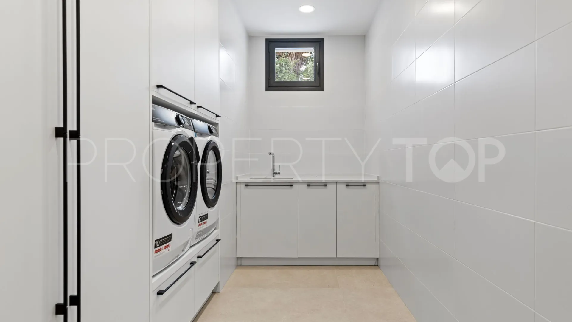 Villa con 6 dormitorios a la venta en Fuente del Espanto