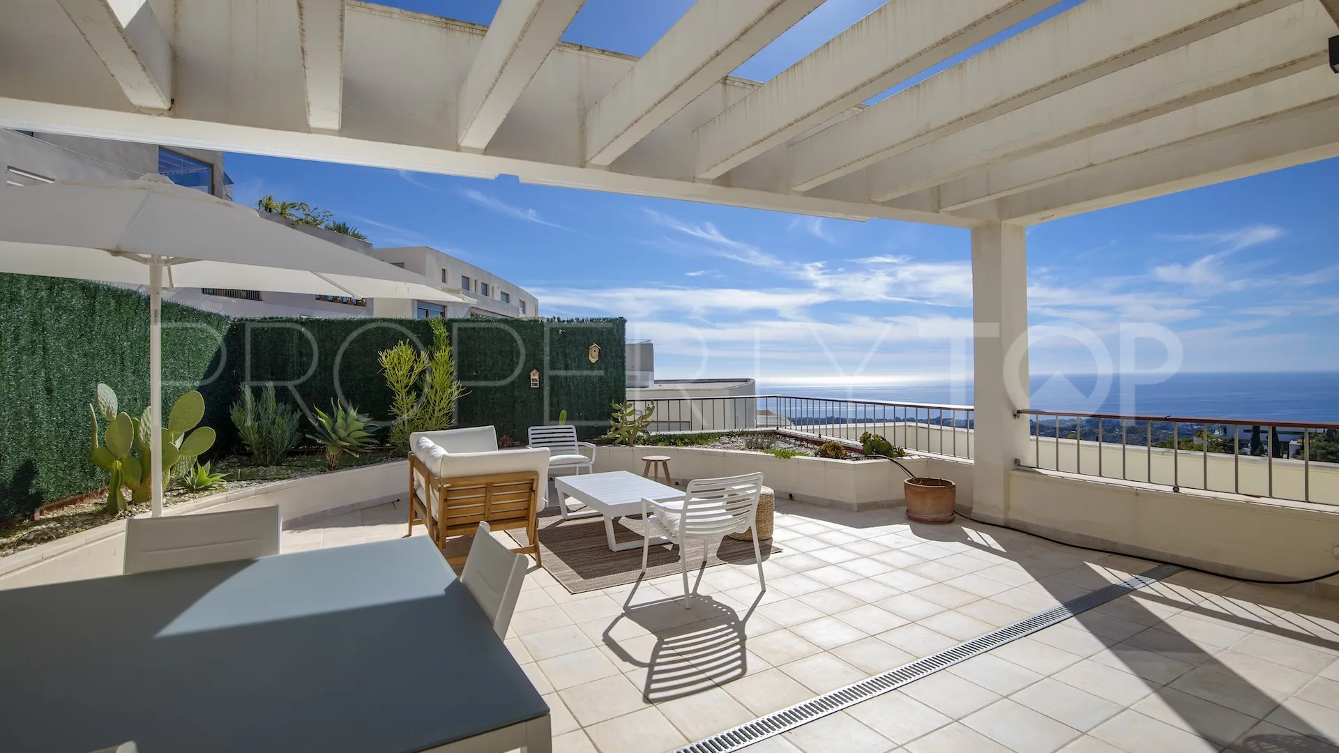 Se vende Ático en Los Altos de los Monteros