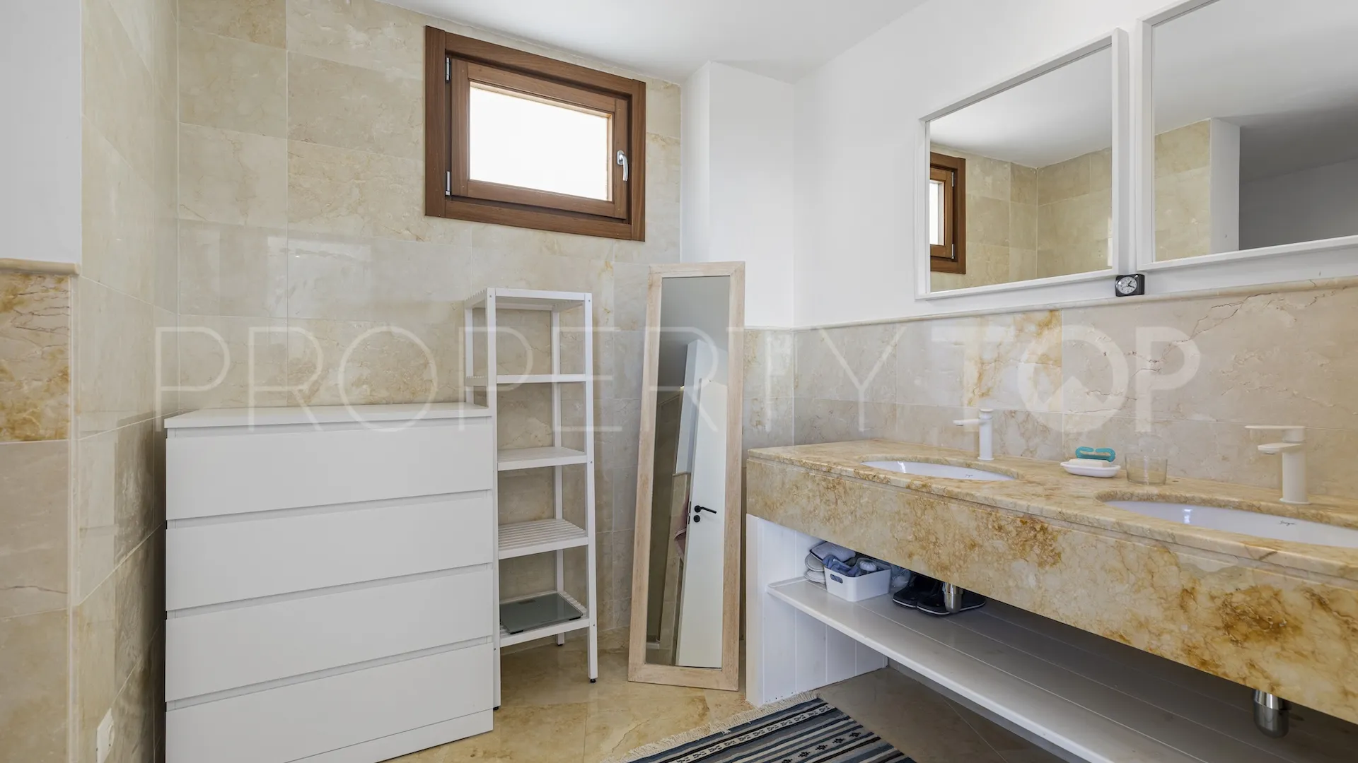 Se vende Ático en Los Altos de los Monteros