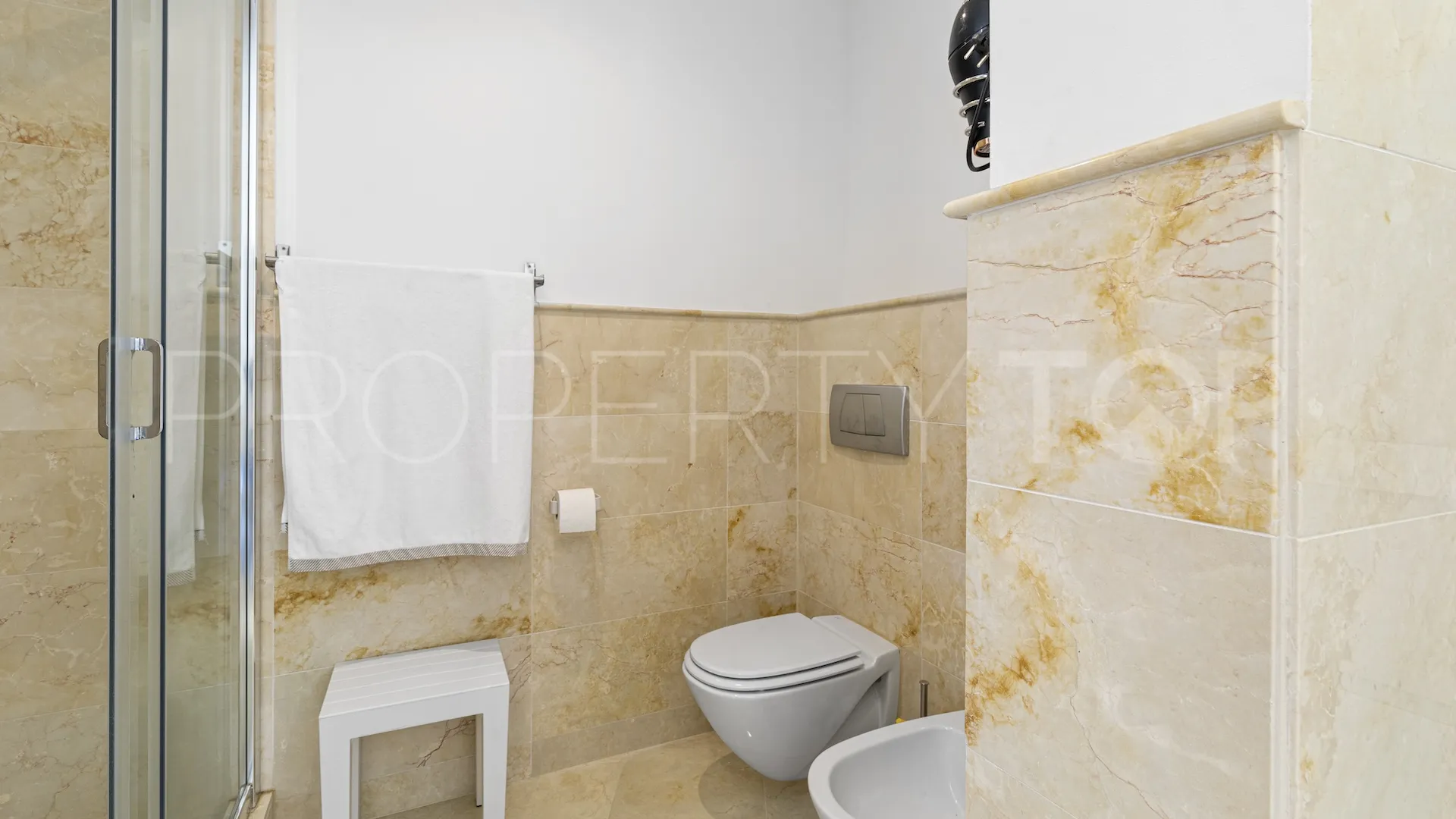 Se vende Ático en Los Altos de los Monteros
