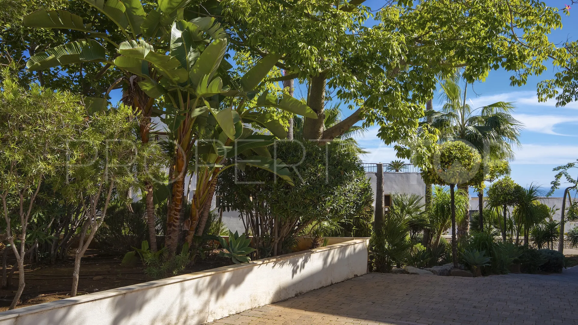 Se vende Ático en Los Altos de los Monteros