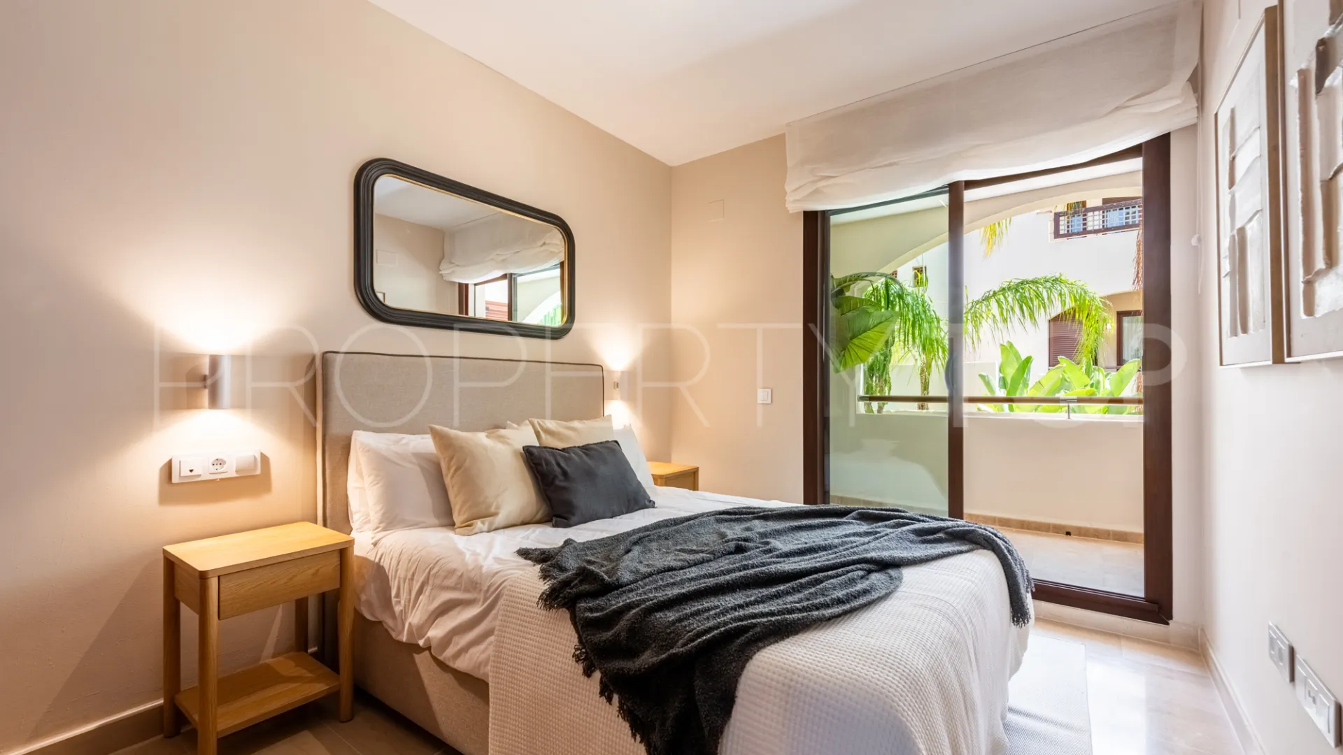 Comprar apartamento de 2 dormitorios en Medina de Banús