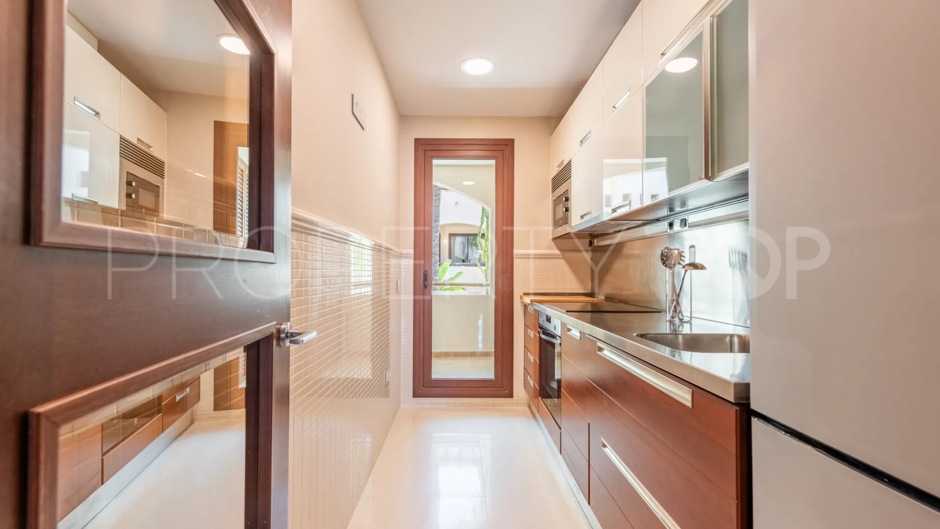 Comprar apartamento de 2 dormitorios en Medina de Banús