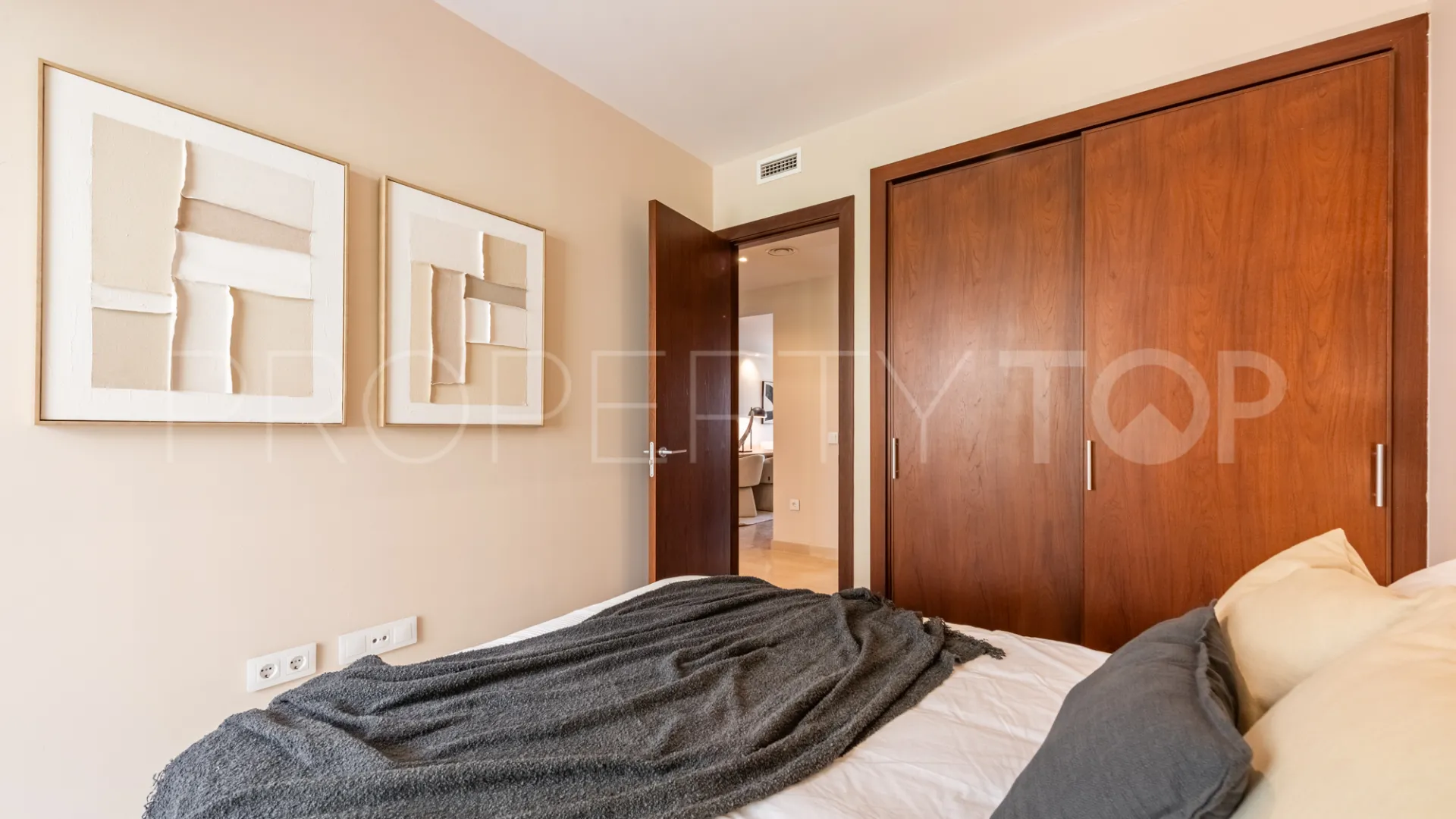 Comprar apartamento de 2 dormitorios en Medina de Banús
