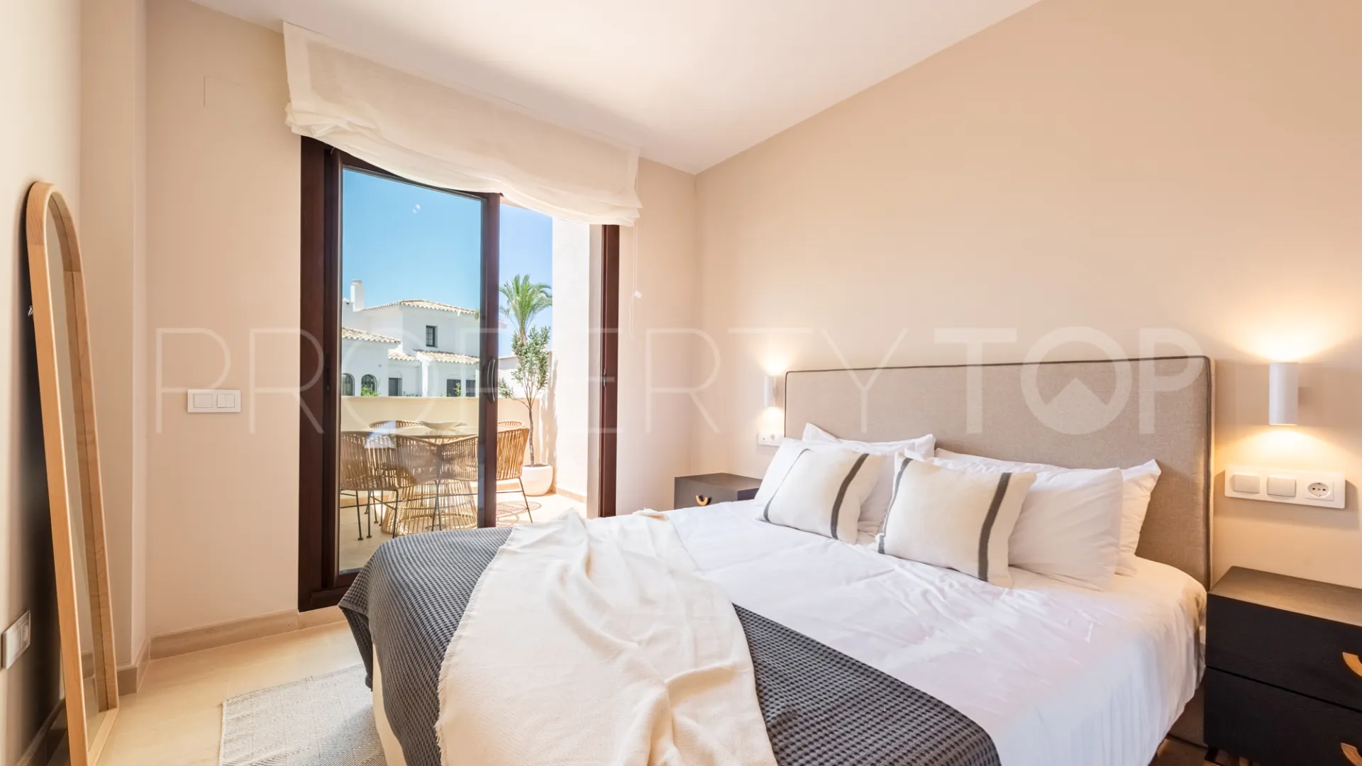 Comprar apartamento de 2 dormitorios en Medina de Banús