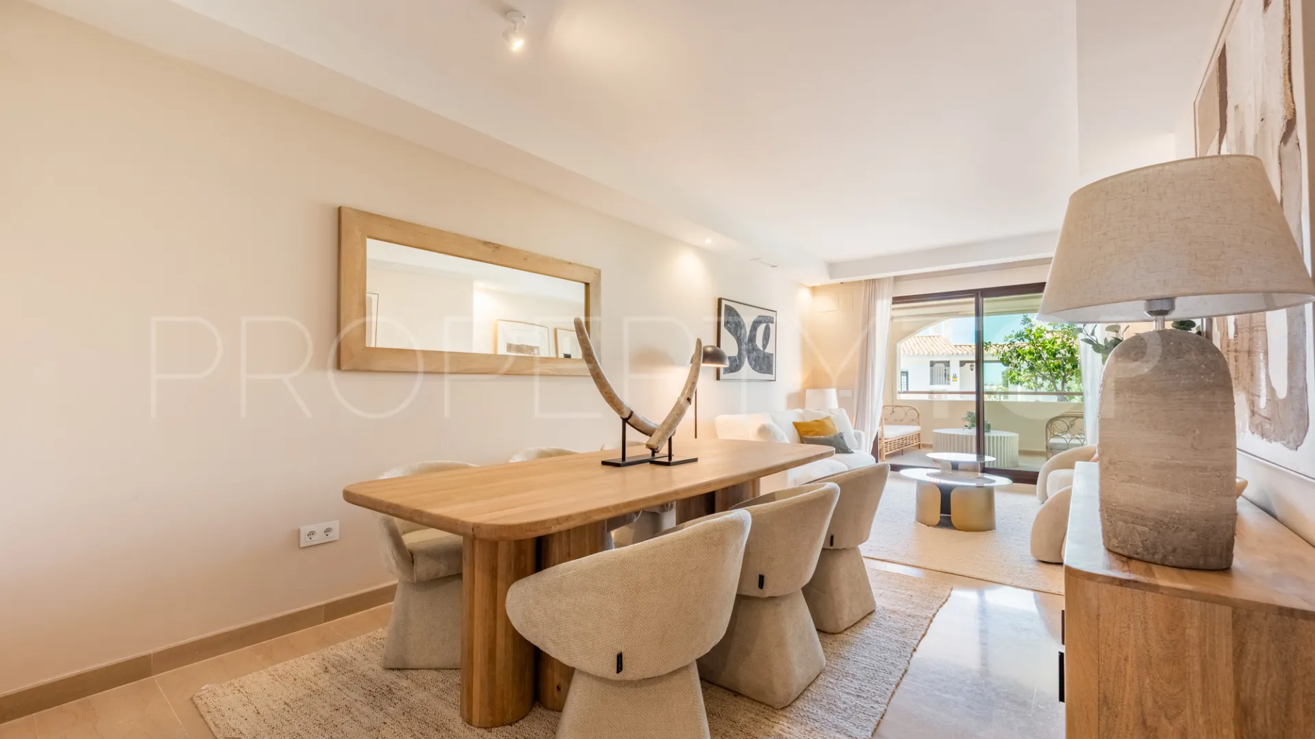 Comprar apartamento de 2 dormitorios en Medina de Banús