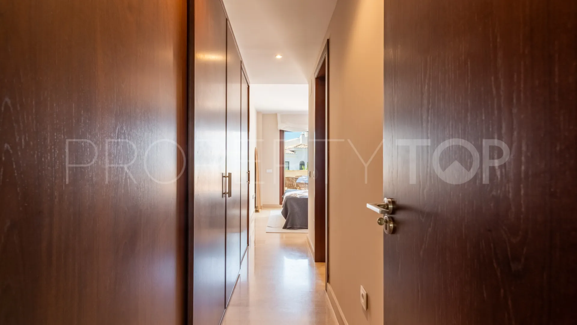 Comprar apartamento de 2 dormitorios en Medina de Banús