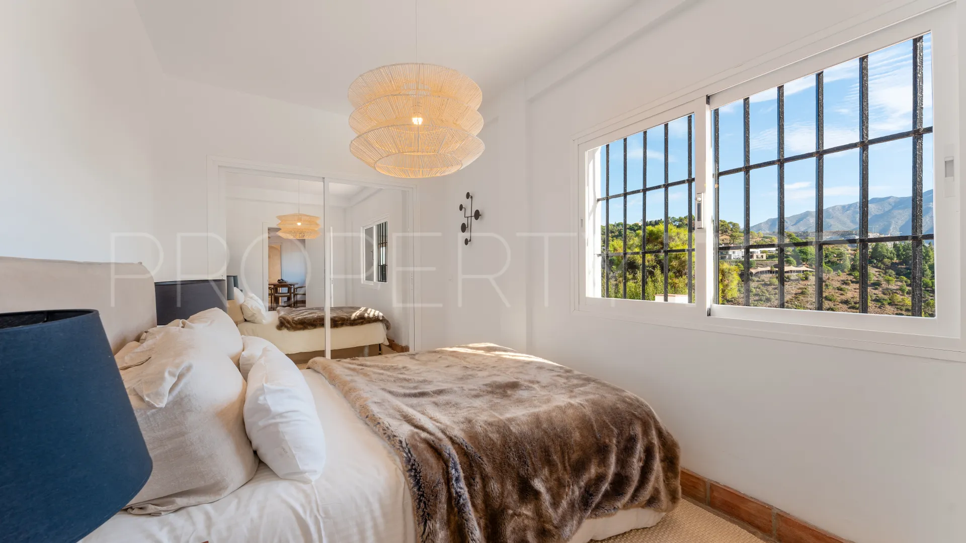 El Madroñal villa for sale