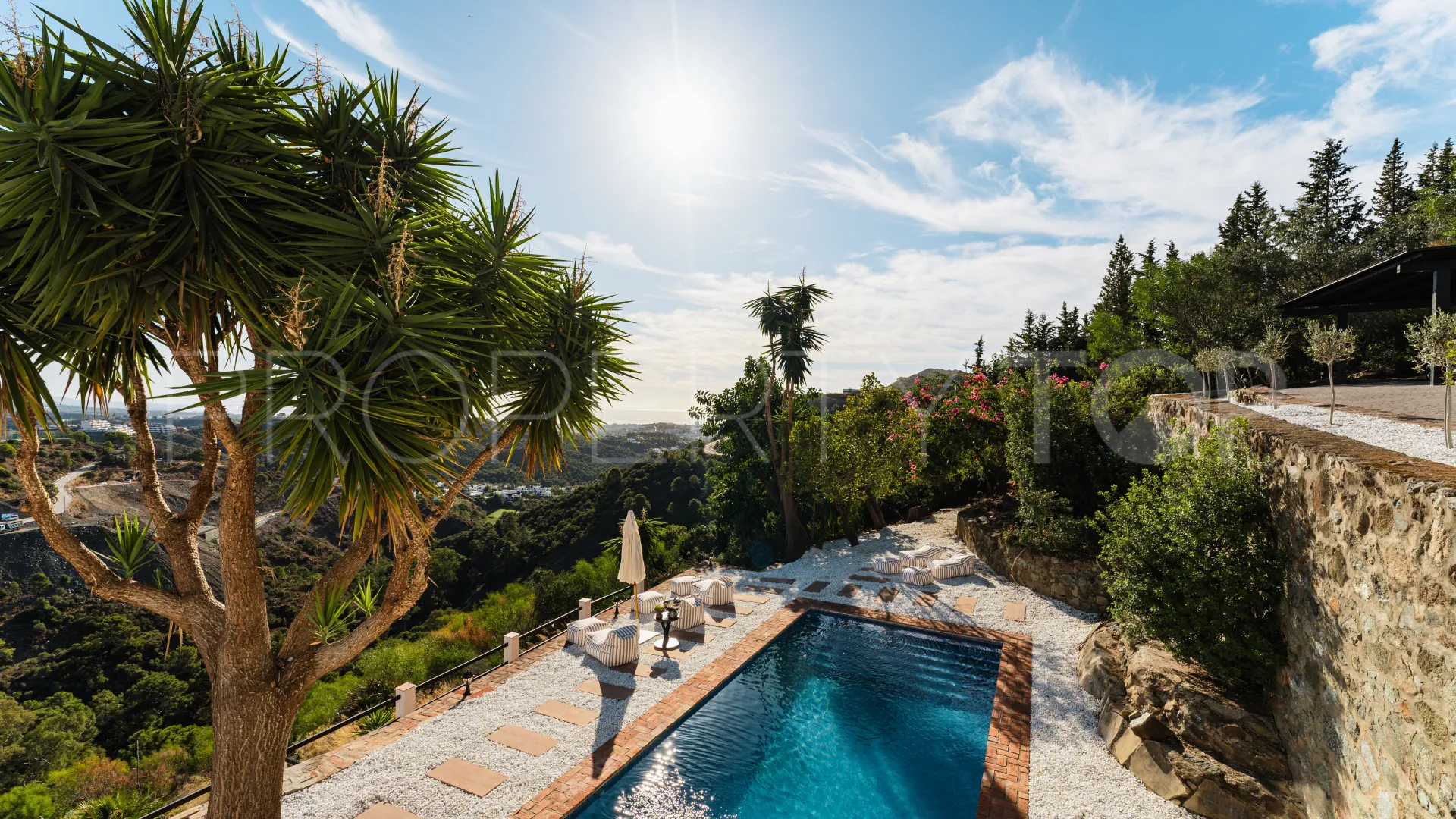 El Madroñal villa for sale