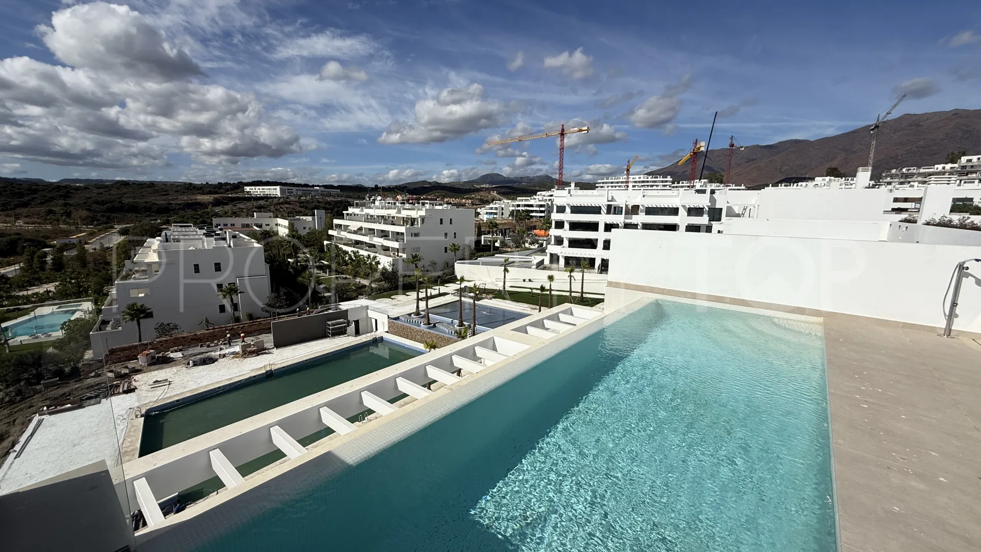 Penthouse in Estepona West for sale
