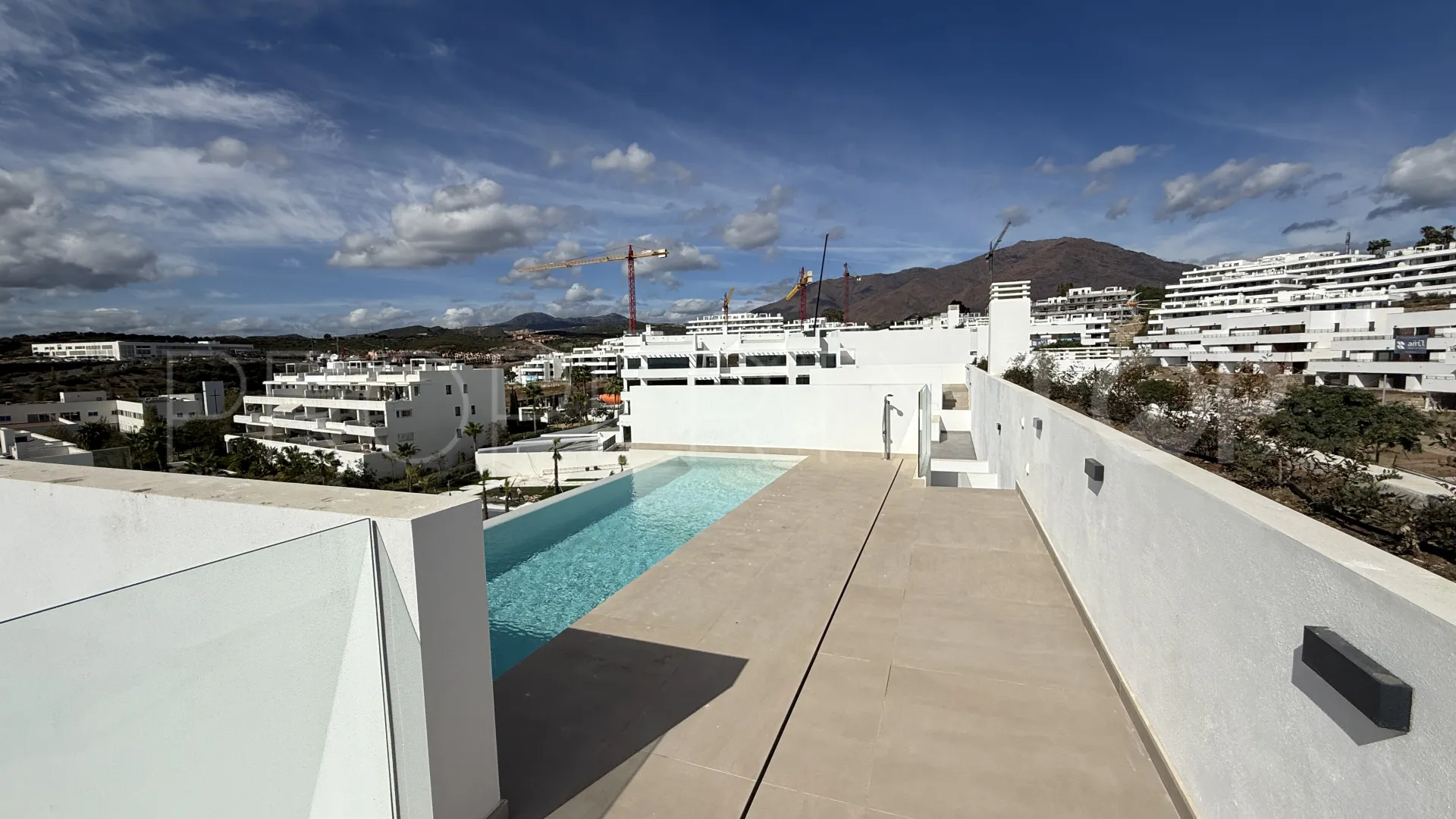 Penthouse in Estepona West for sale