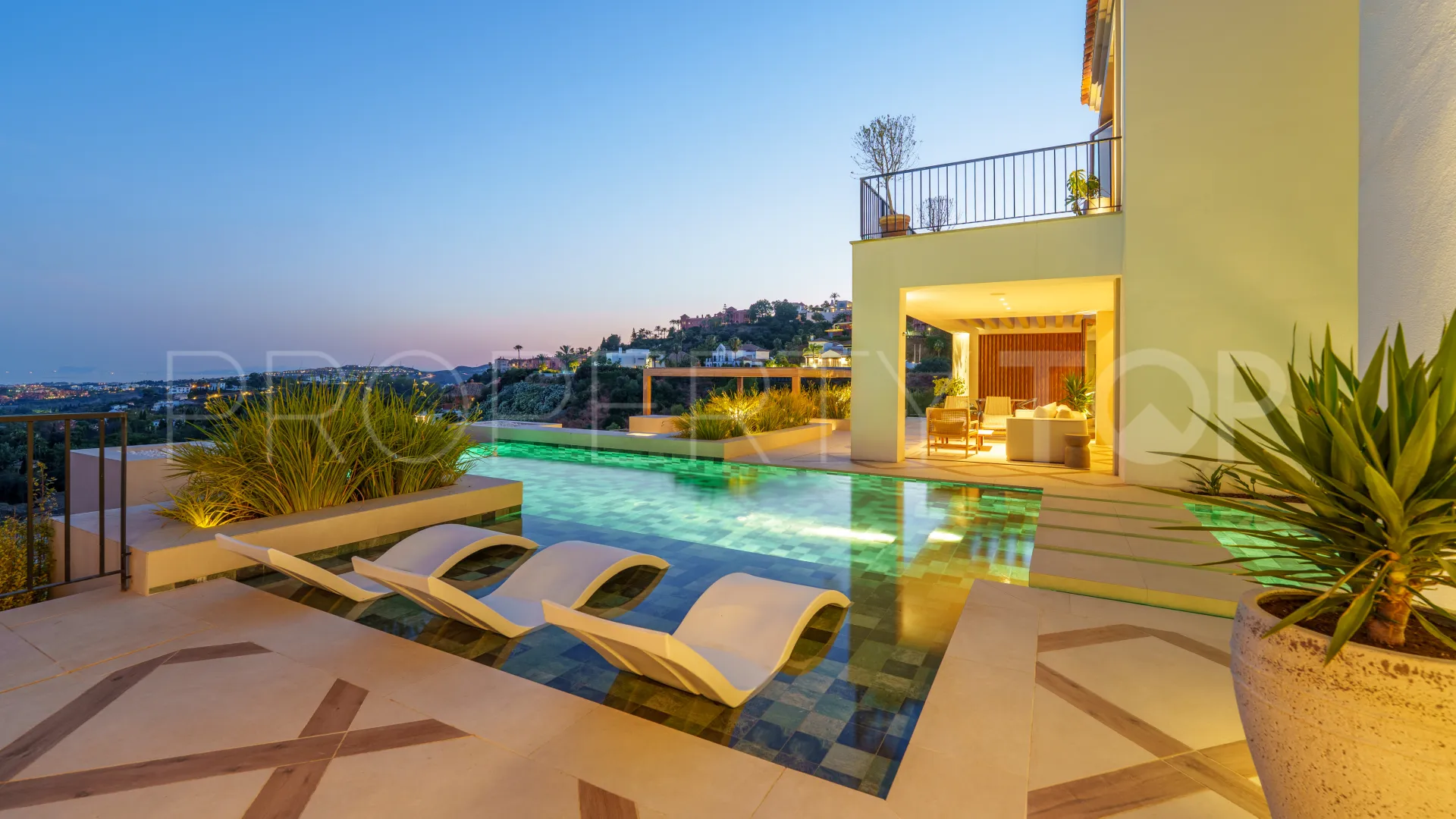 Villa en venta en The Hills con 5 dormitorios