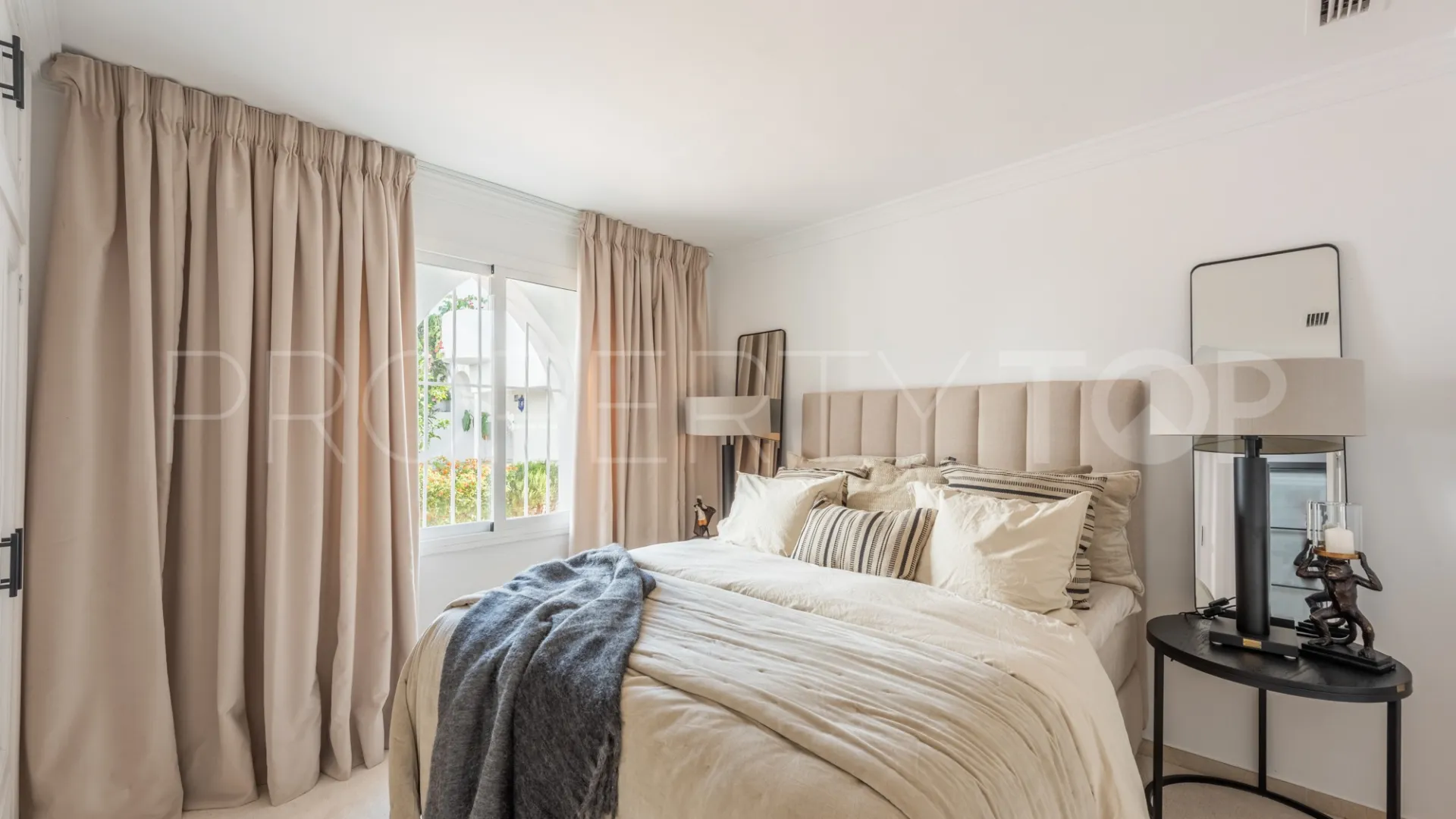 3 bedrooms town house in Oasis de Marbella for sale