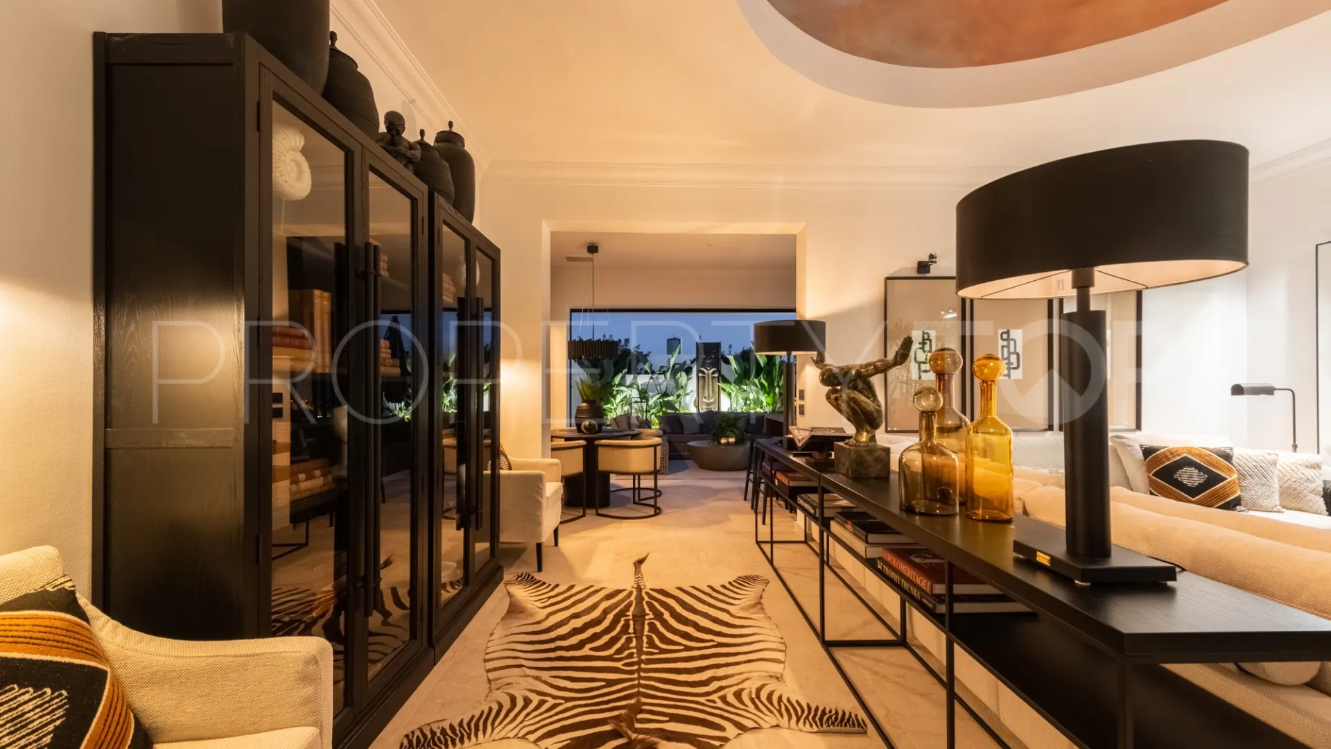 3 bedrooms town house in Oasis de Marbella for sale