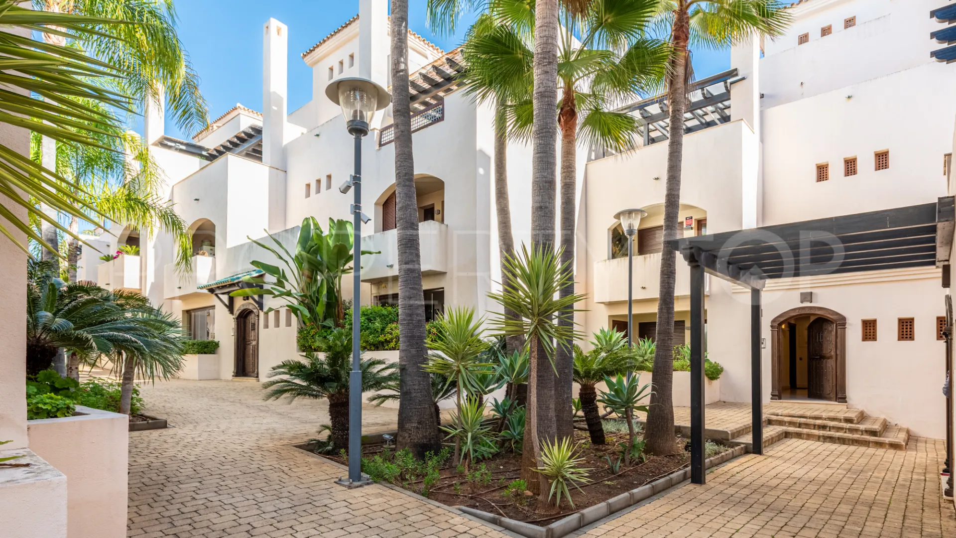 Ground floor apartment for sale in Medina de Banús with 2 bedrooms