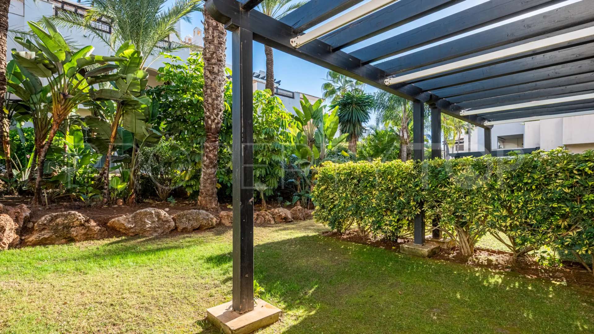Ground floor apartment for sale in Medina de Banús with 2 bedrooms