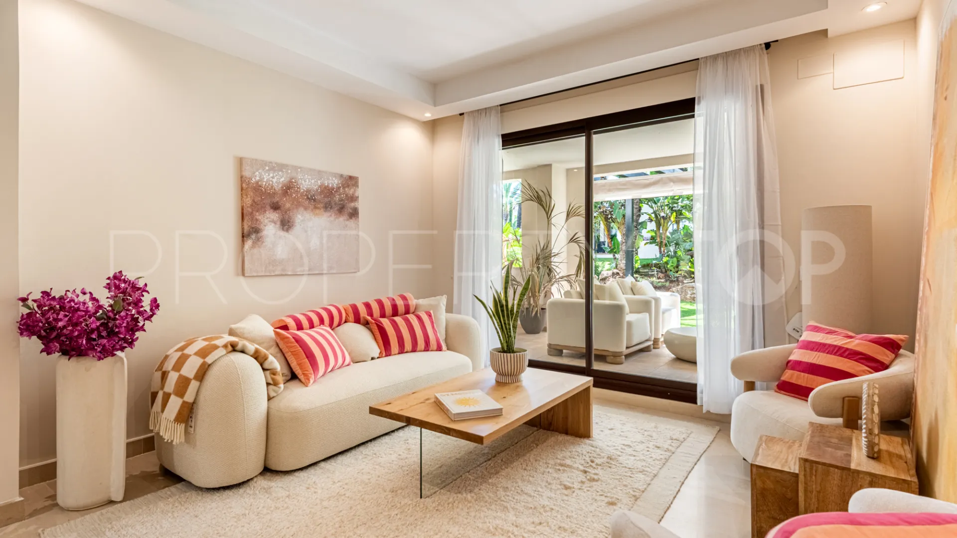 Ground floor apartment for sale in Medina de Banús with 2 bedrooms