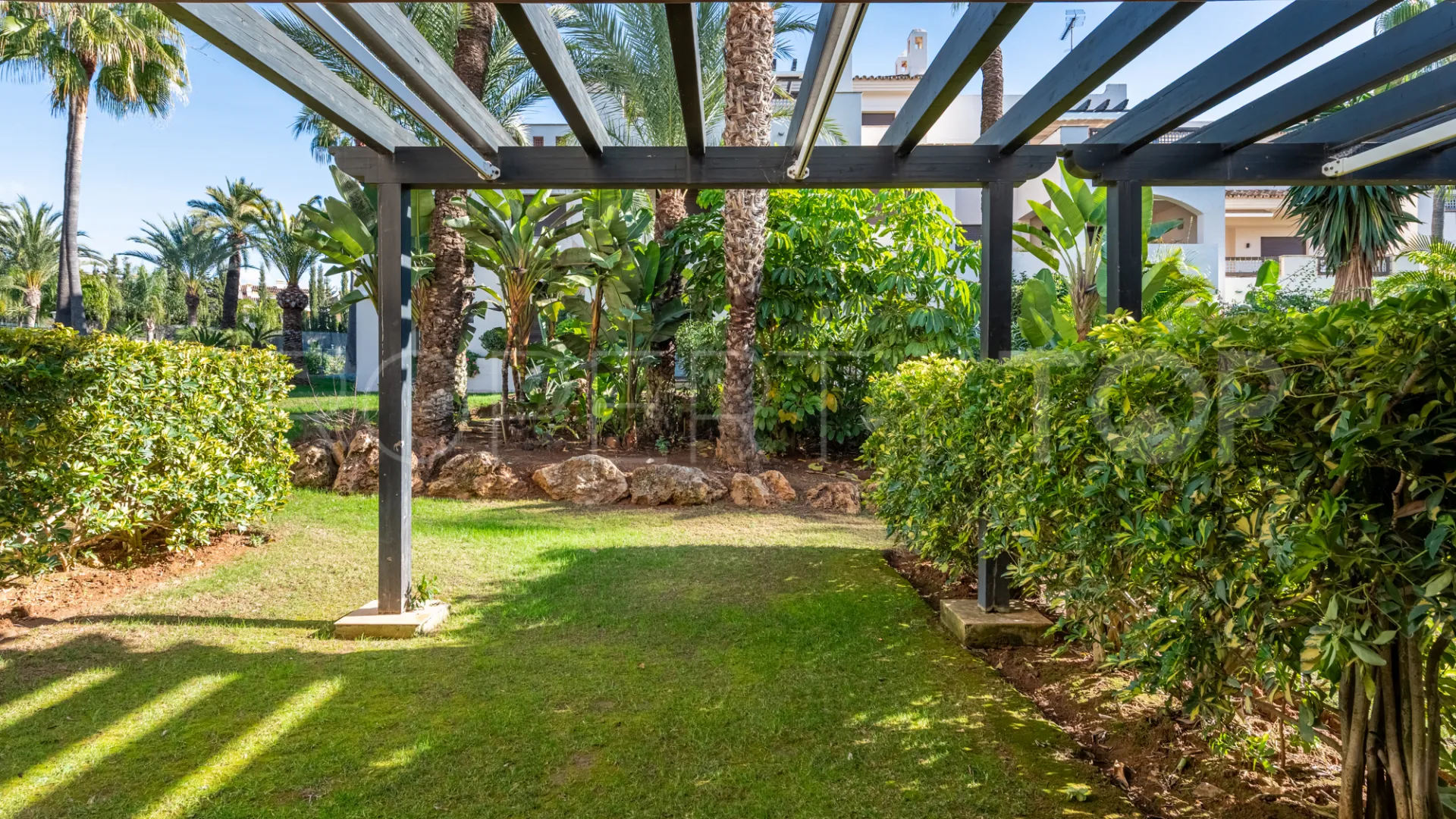 Ground floor apartment for sale in Medina de Banús with 2 bedrooms