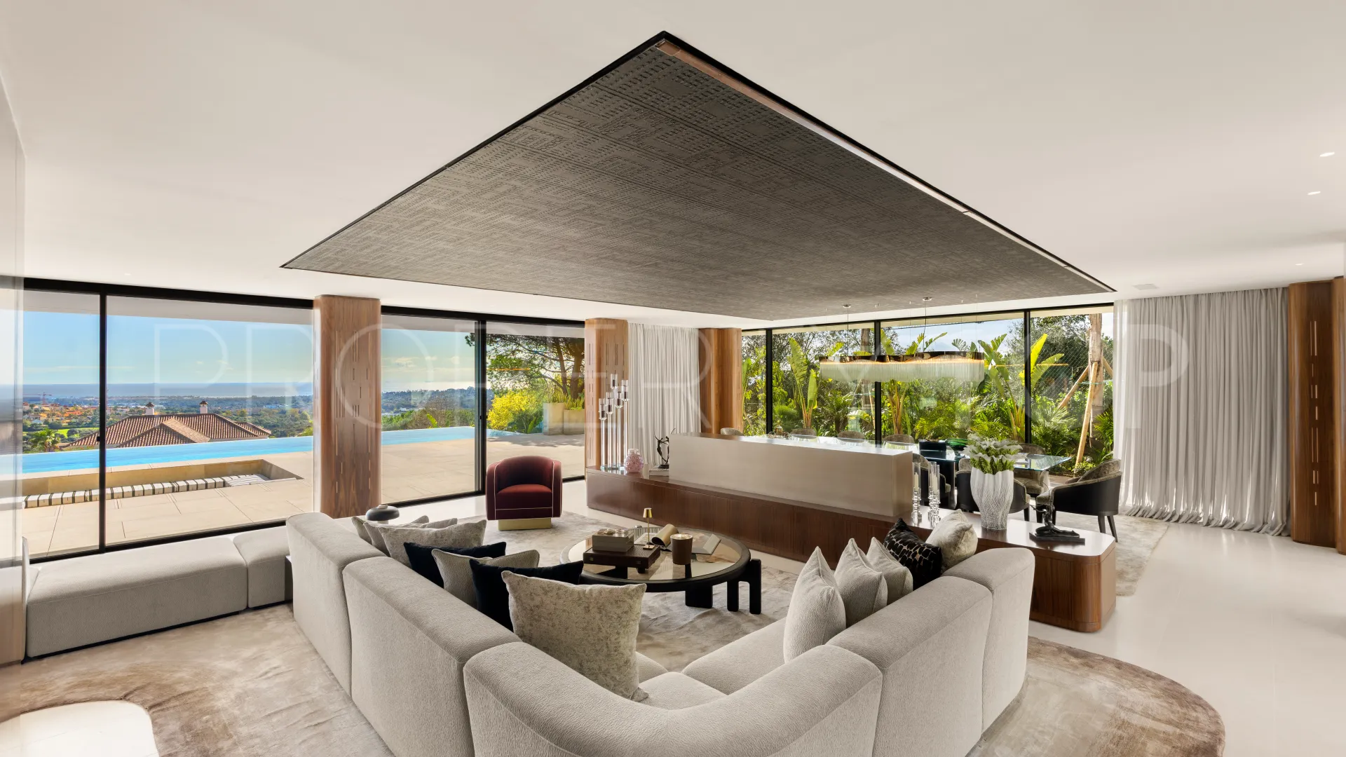 Villa for sale in Sotogrande Alto with 6 bedrooms