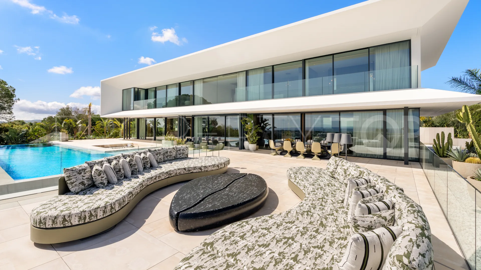 Villa for sale in Sotogrande Alto with 6 bedrooms