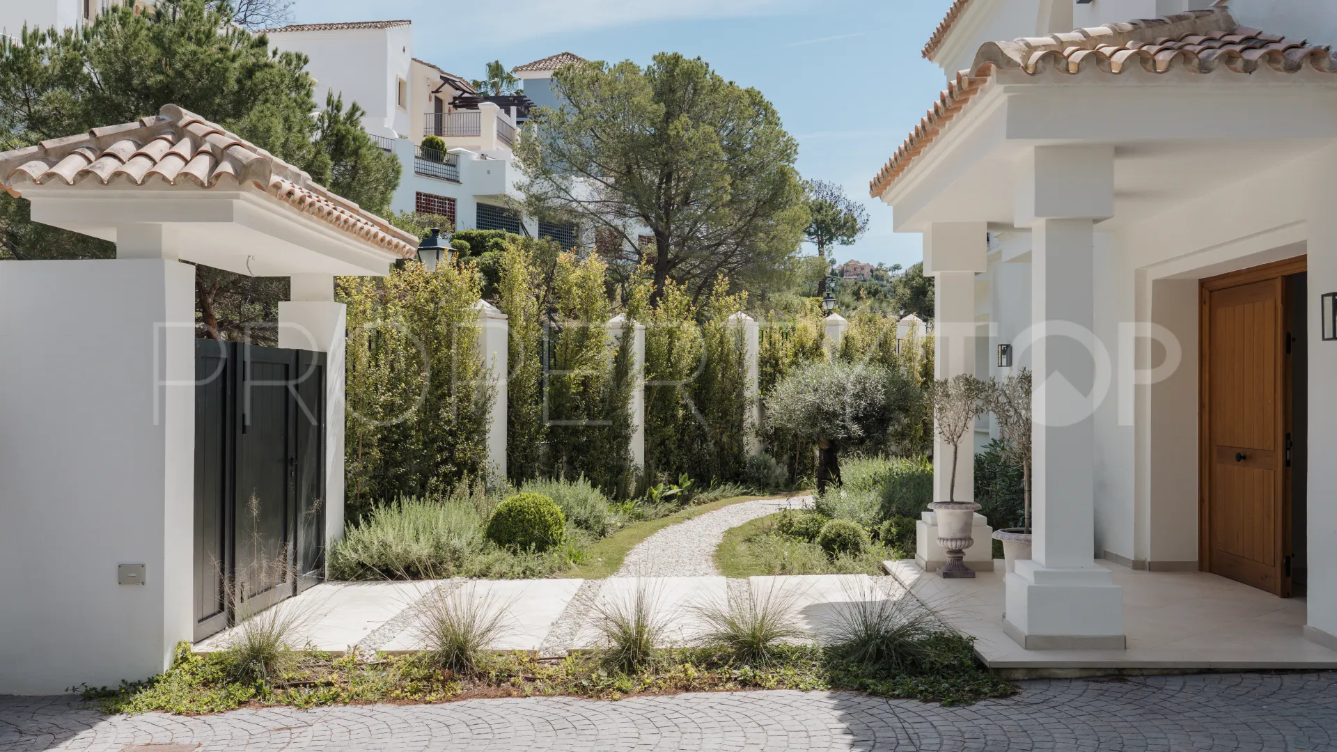 Comprar villa de 4 dormitorios en Los Arqueros