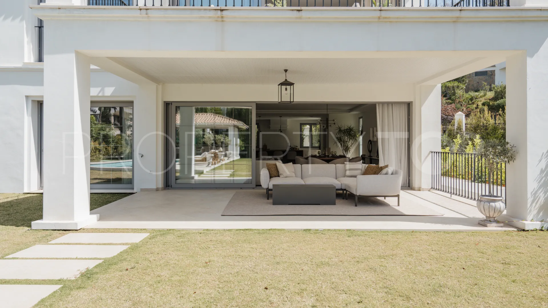 Comprar villa de 4 dormitorios en Los Arqueros