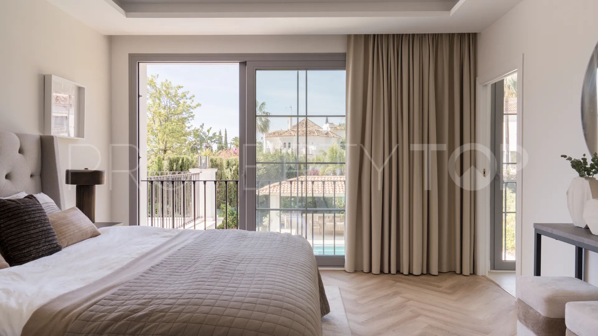 Comprar villa de 4 dormitorios en Los Arqueros