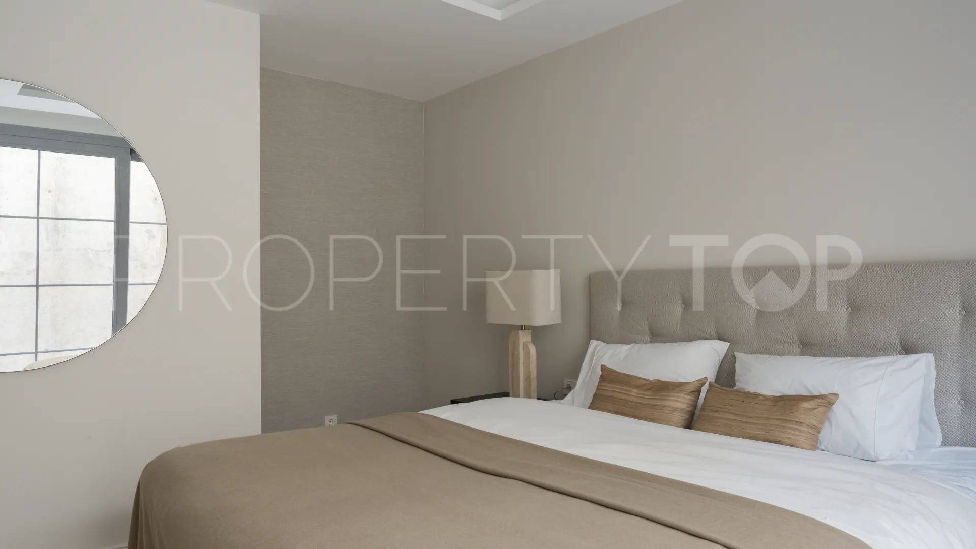 Comprar villa de 4 dormitorios en Los Arqueros