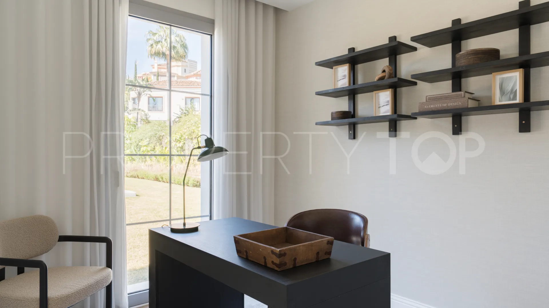Comprar villa de 4 dormitorios en Los Arqueros