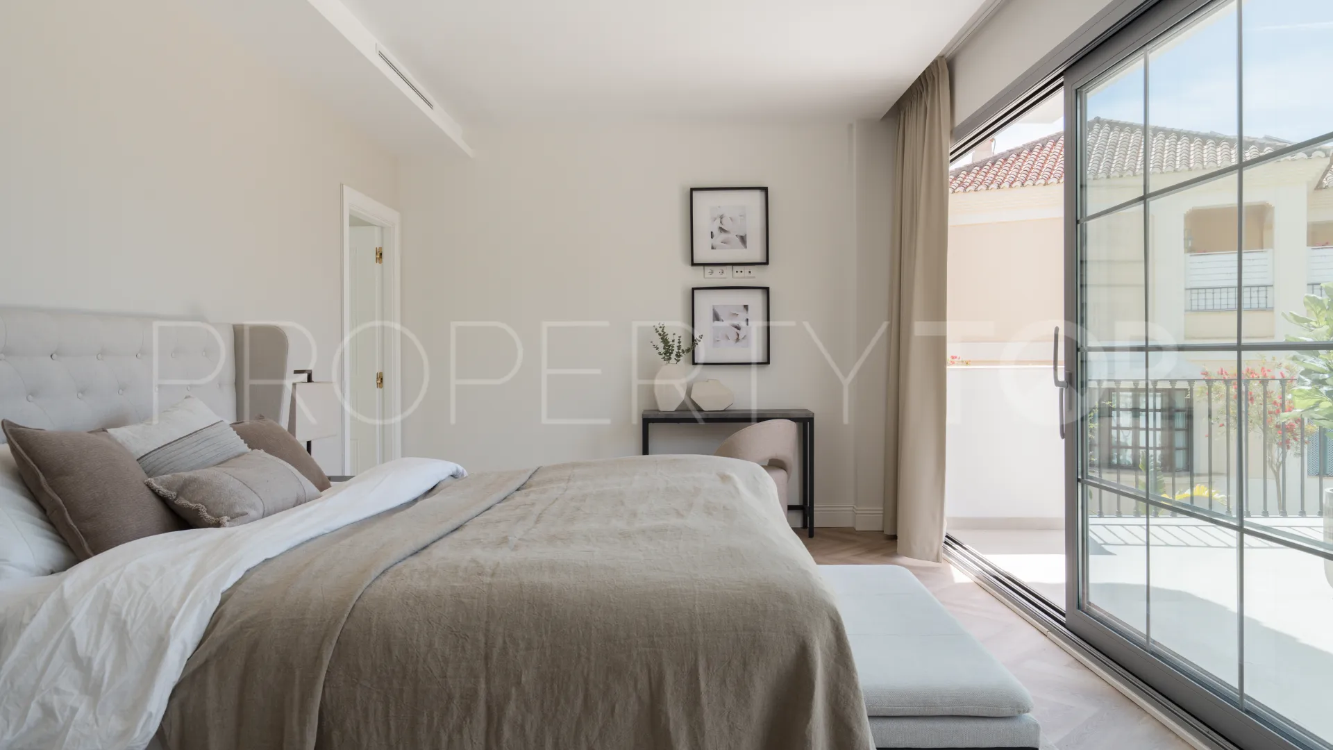 Comprar villa de 4 dormitorios en Los Arqueros